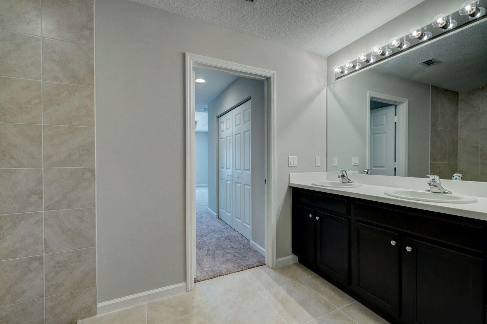 PORT ST LUCIE SECTION 48 1ST REPLAT - Residential
