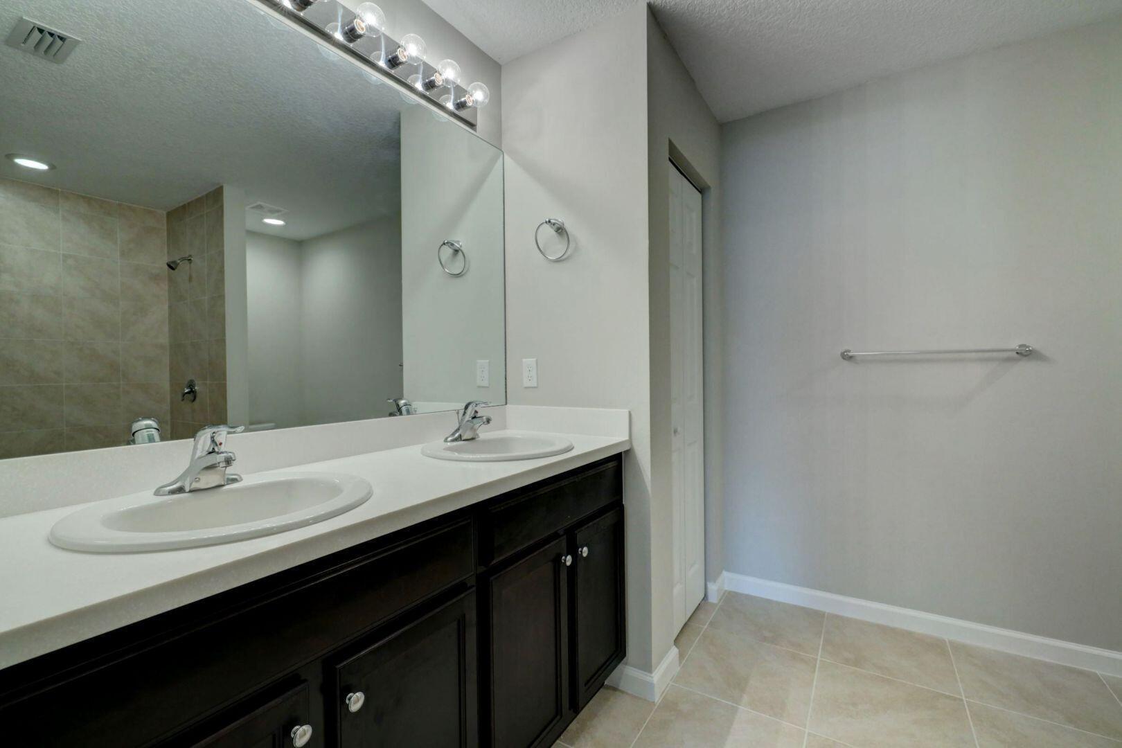 PORT ST LUCIE SECTION 48 1ST REPLAT - Residential