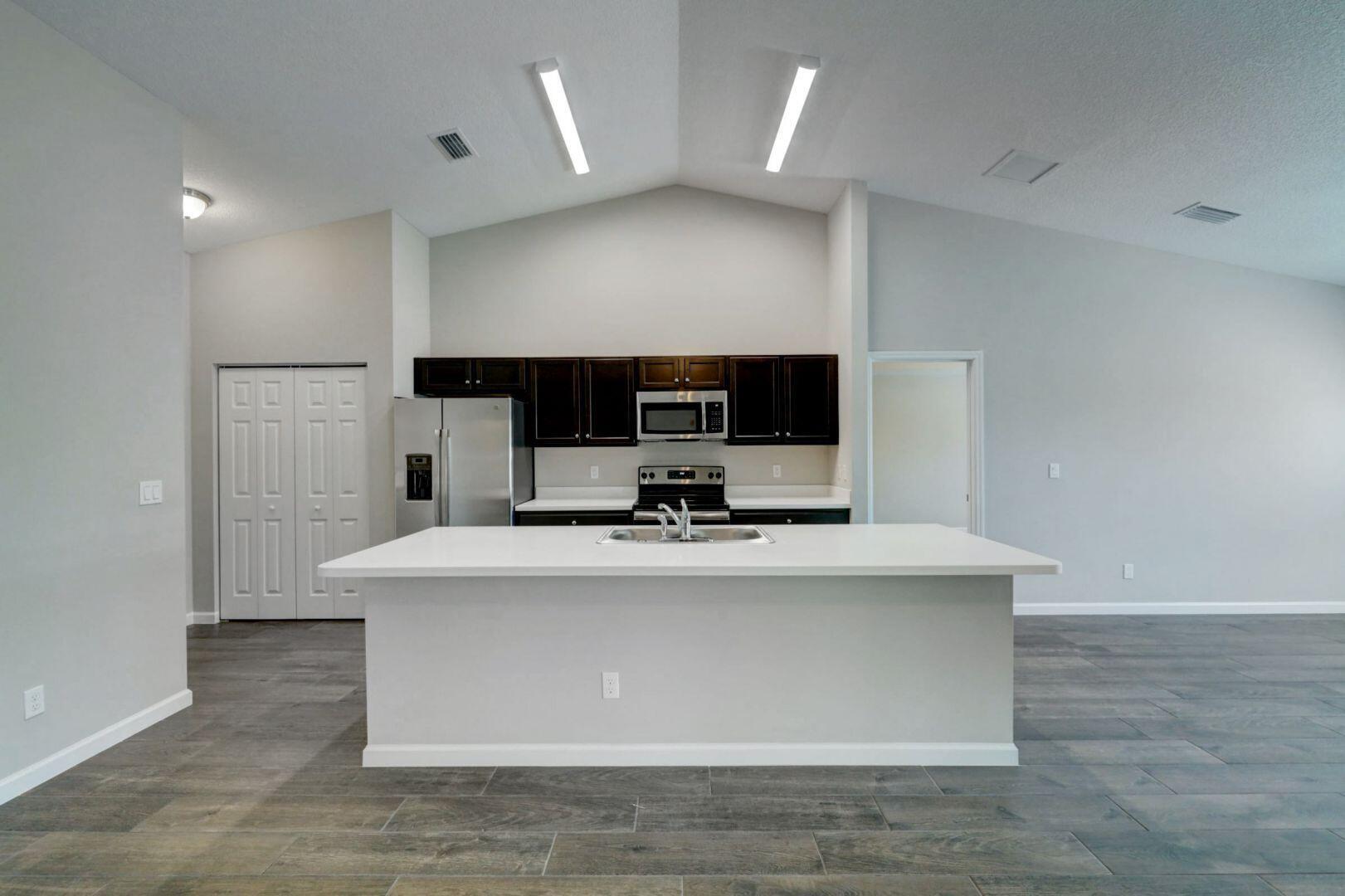 PORT ST LUCIE SECTION 48 1ST REPLAT - Residential