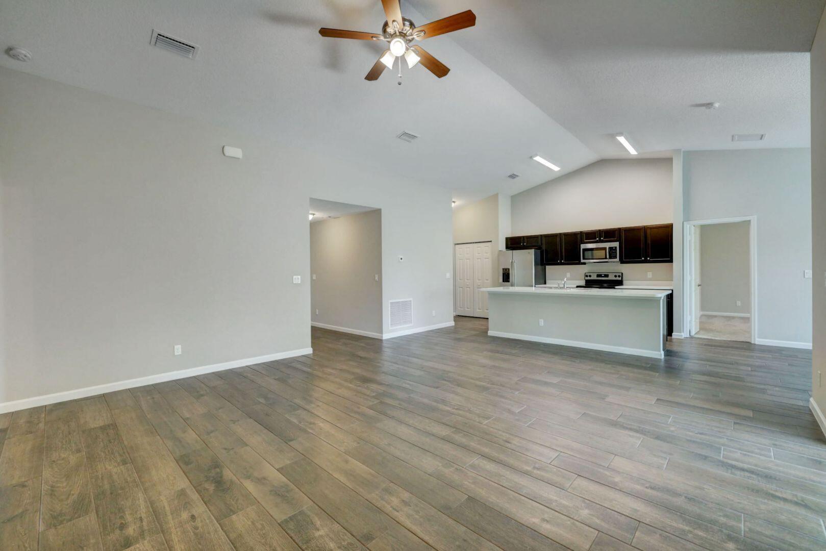 PORT ST LUCIE SECTION 48 1ST REPLAT - Residential