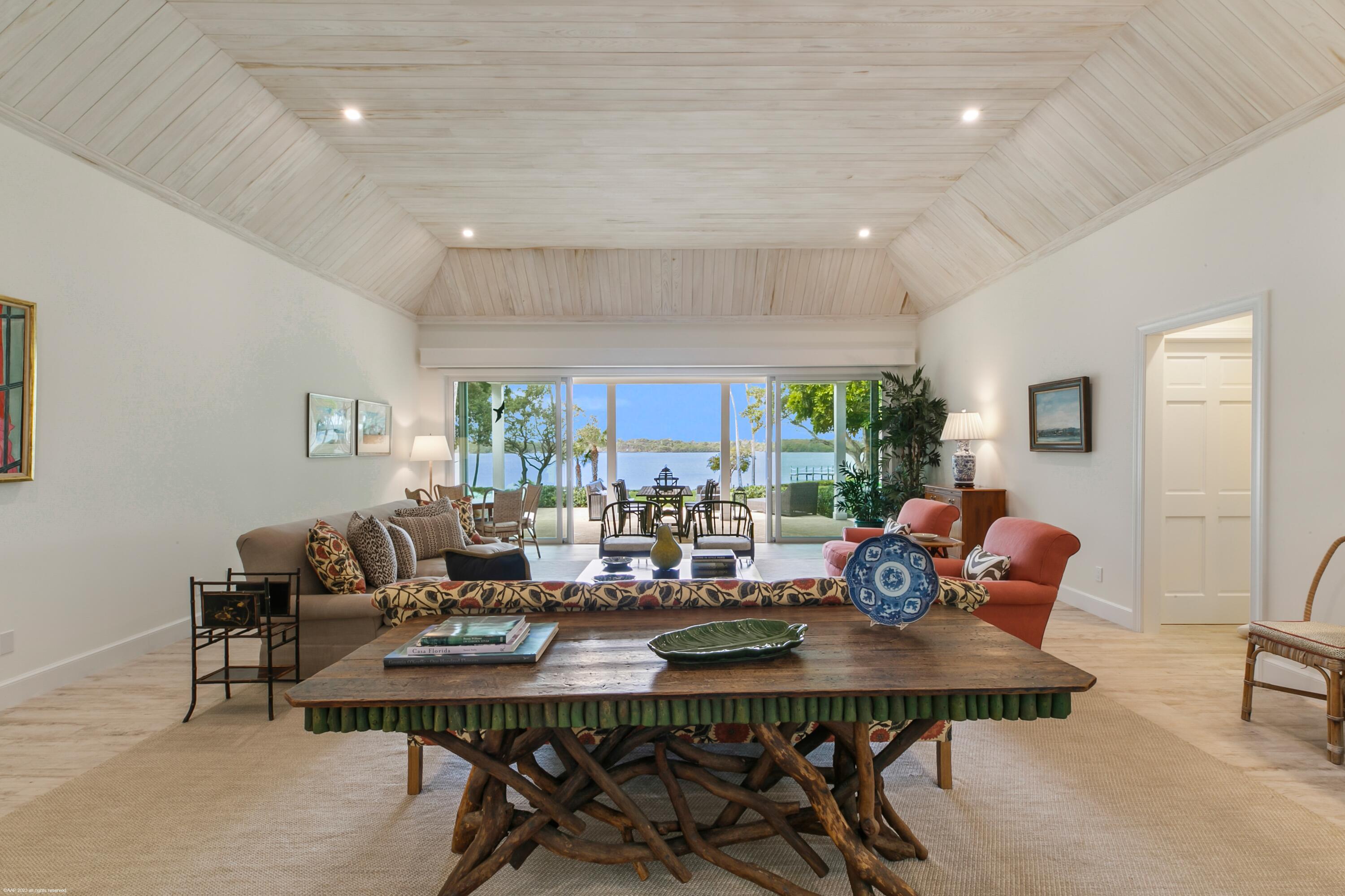 JUPITER ISLAND - Residential