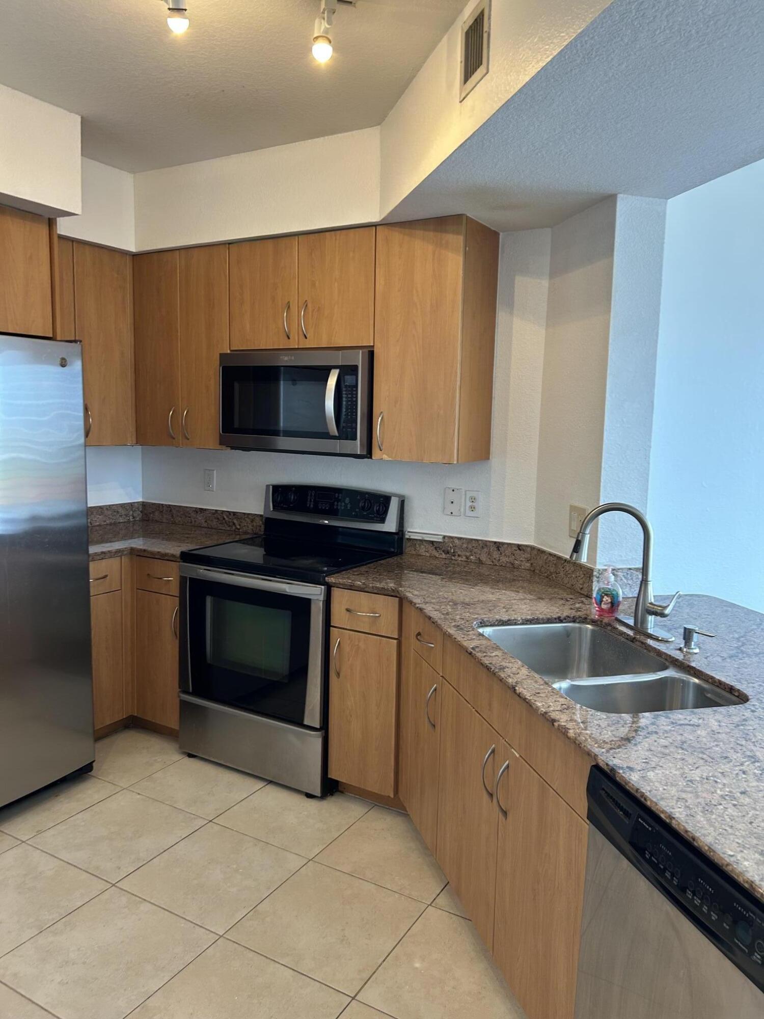 RADIUS CONDO - Residential Lease