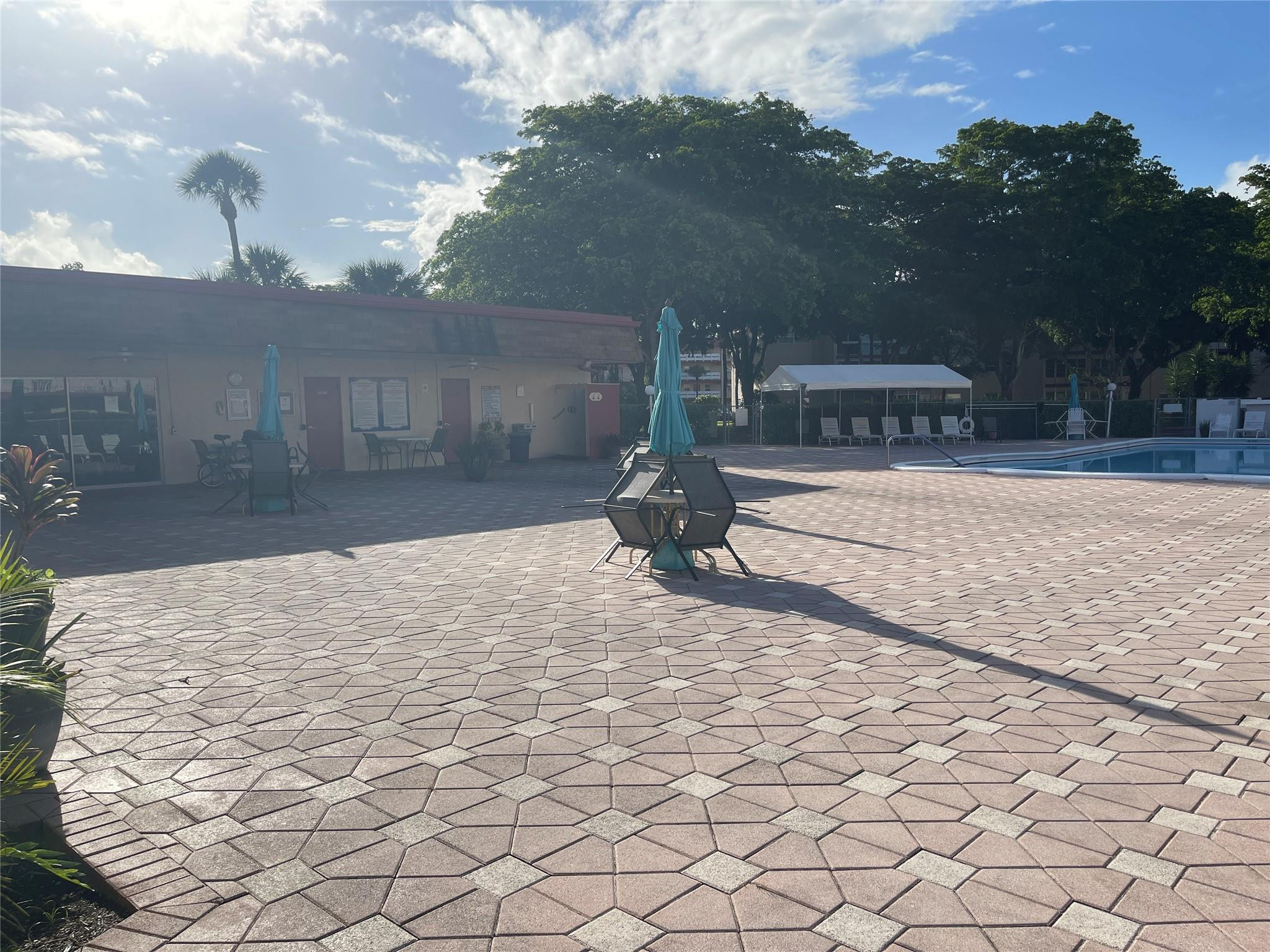 Oriole Golf & Tennis Club - Residential