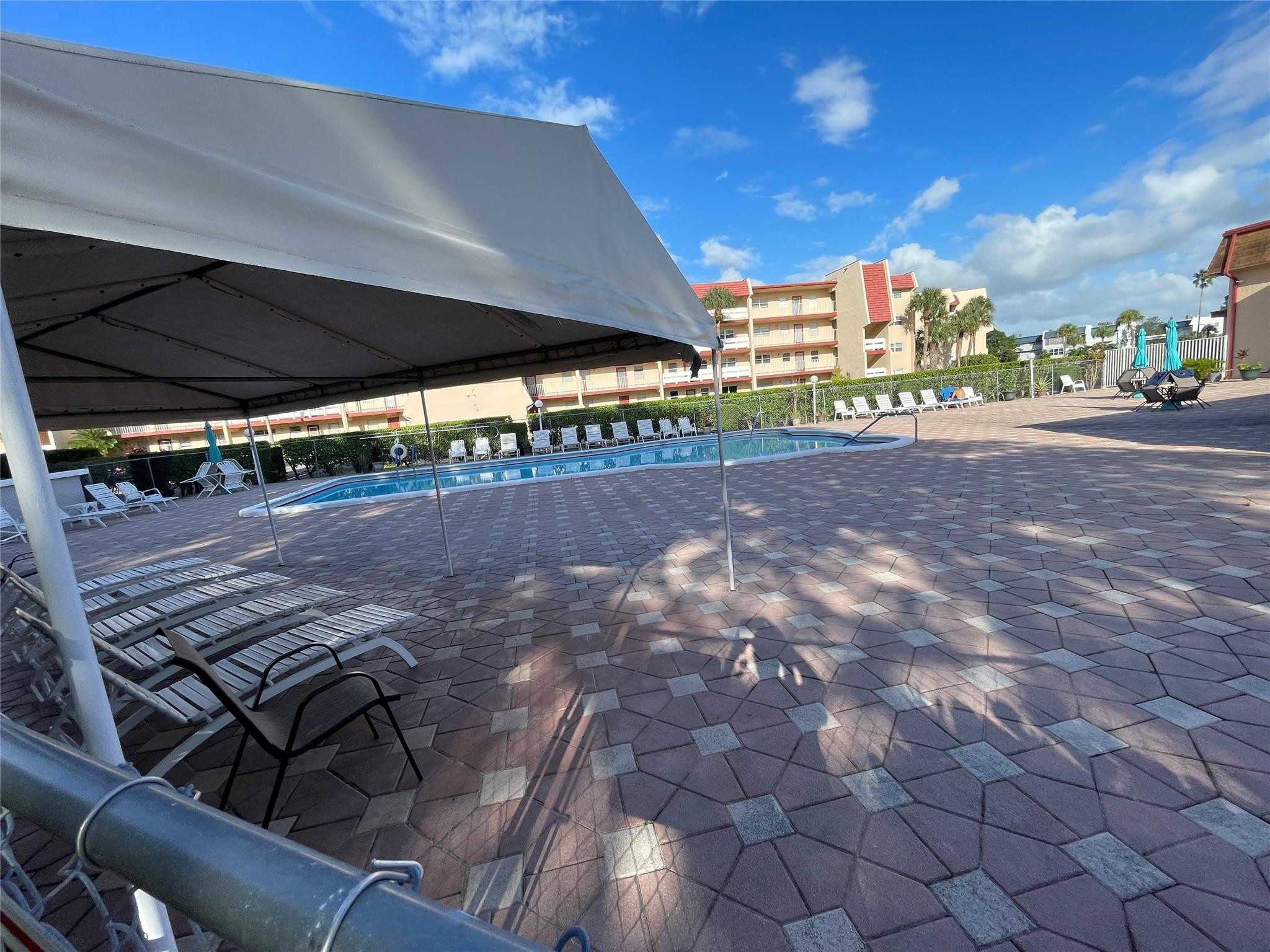 Oriole Golf & Tennis Club - Residential
