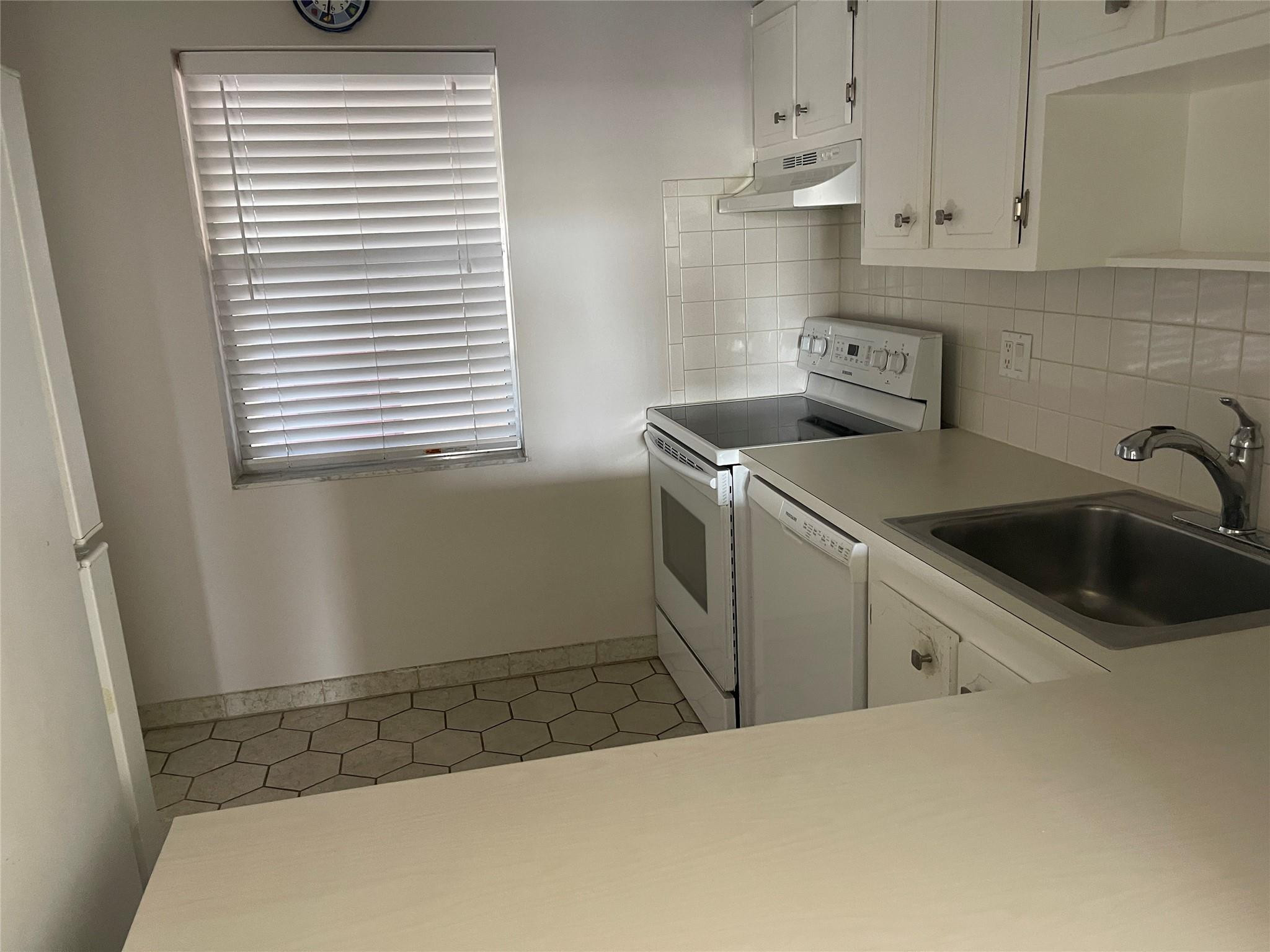Oriole Golf & Tennis Club - Residential