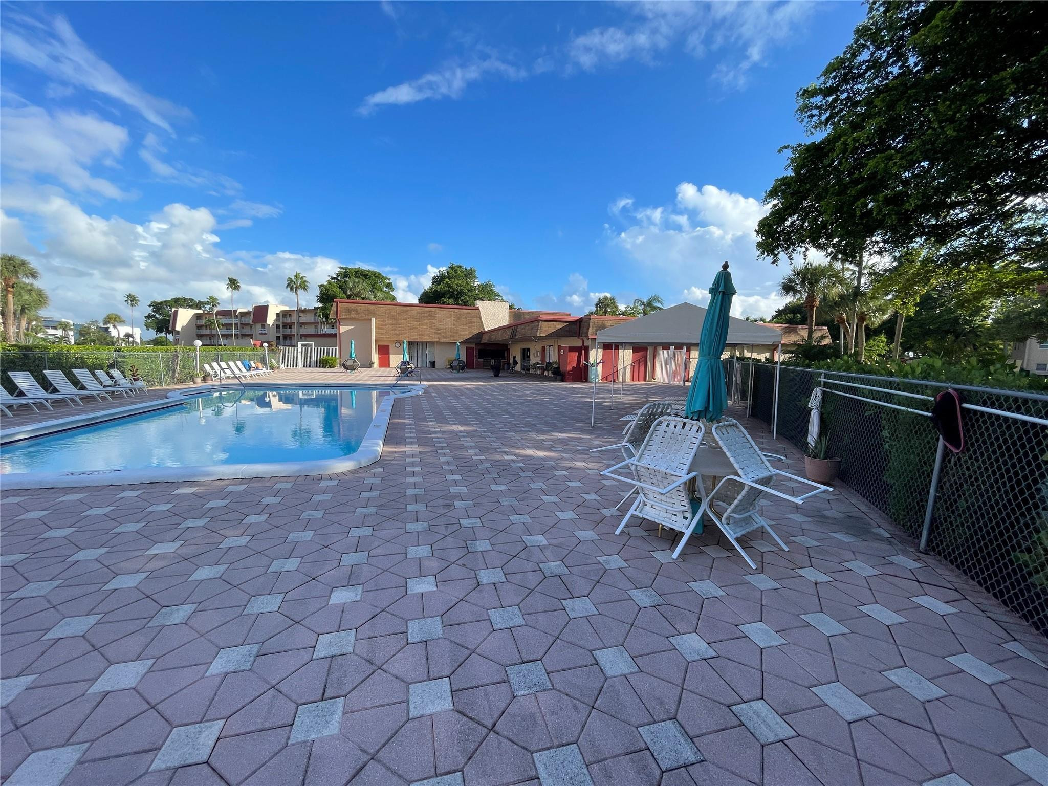 Oriole Golf & Tennis Club - Residential