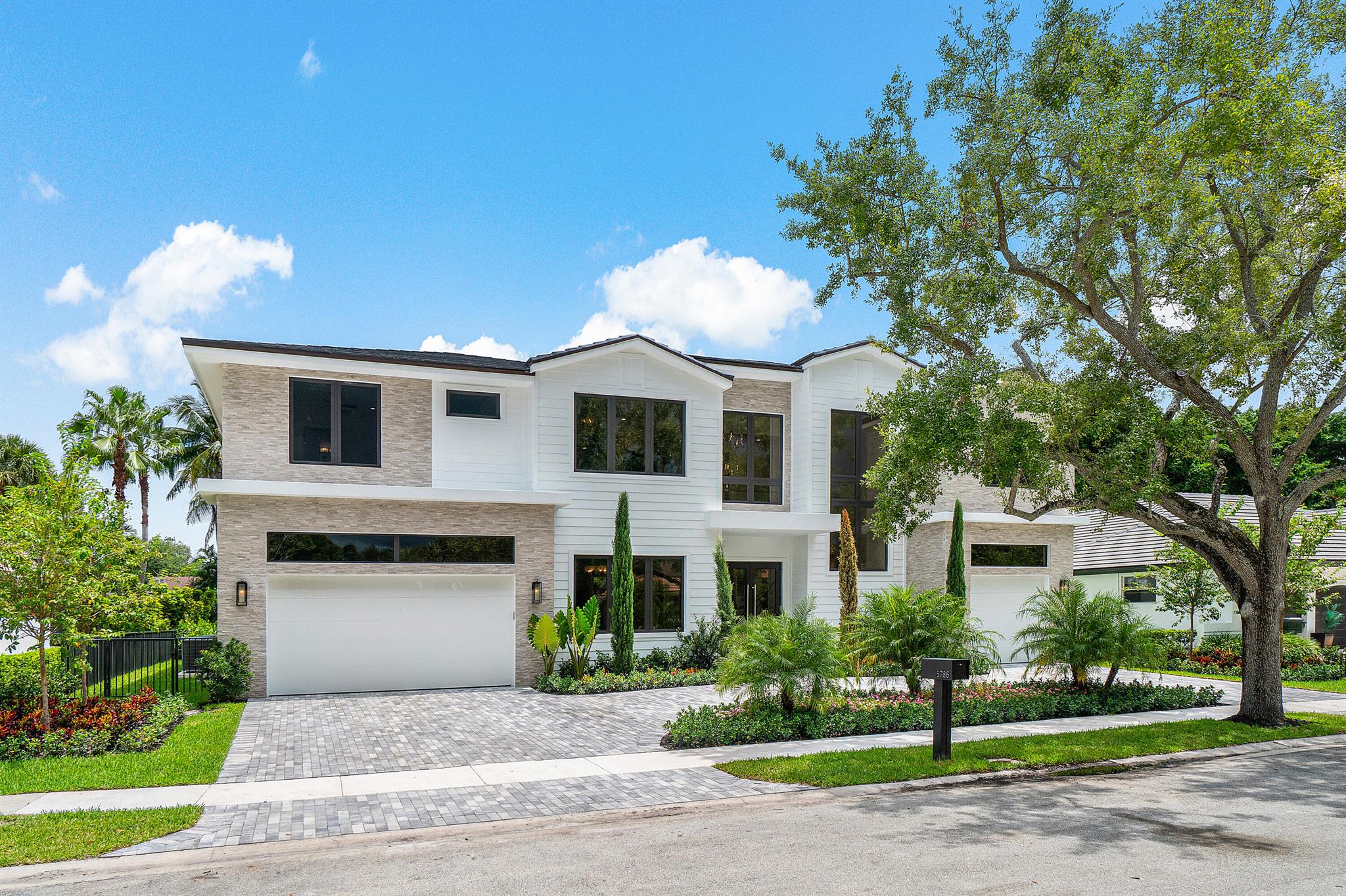 WOODFIELD COUNTRY CLUB - Residential