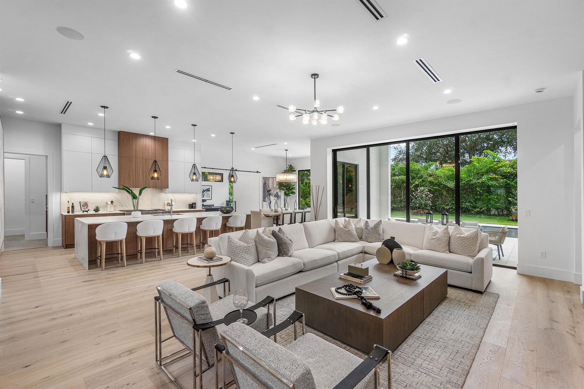 WOODFIELD COUNTRY CLUB - Residential