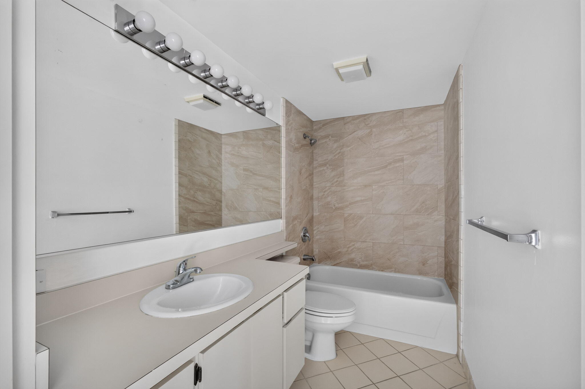 WATERSIDE LUXURY TOWNHOMES CONDO - Residential Lease
