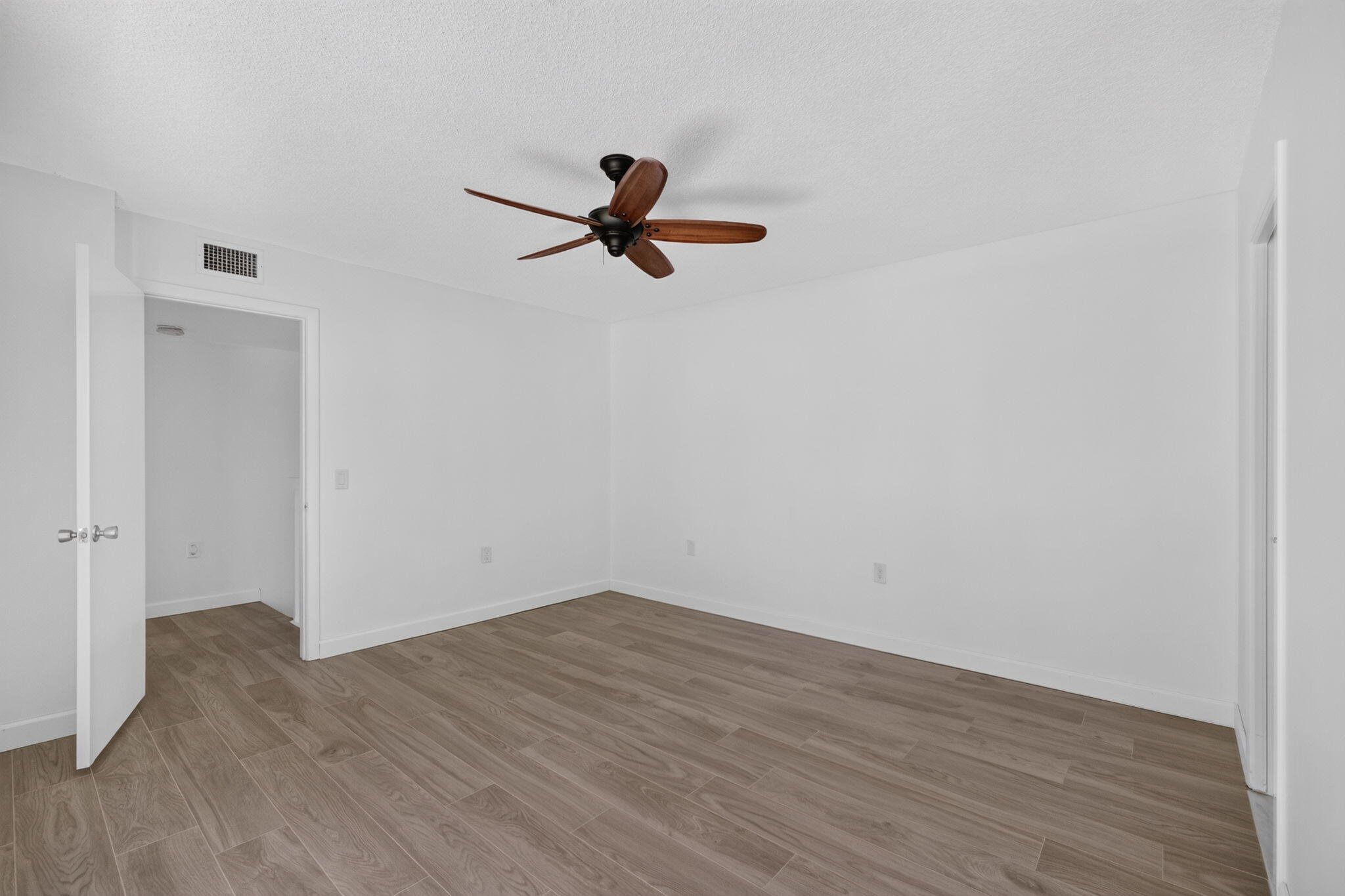 WATERSIDE LUXURY TOWNHOMES CONDO - Residential Lease