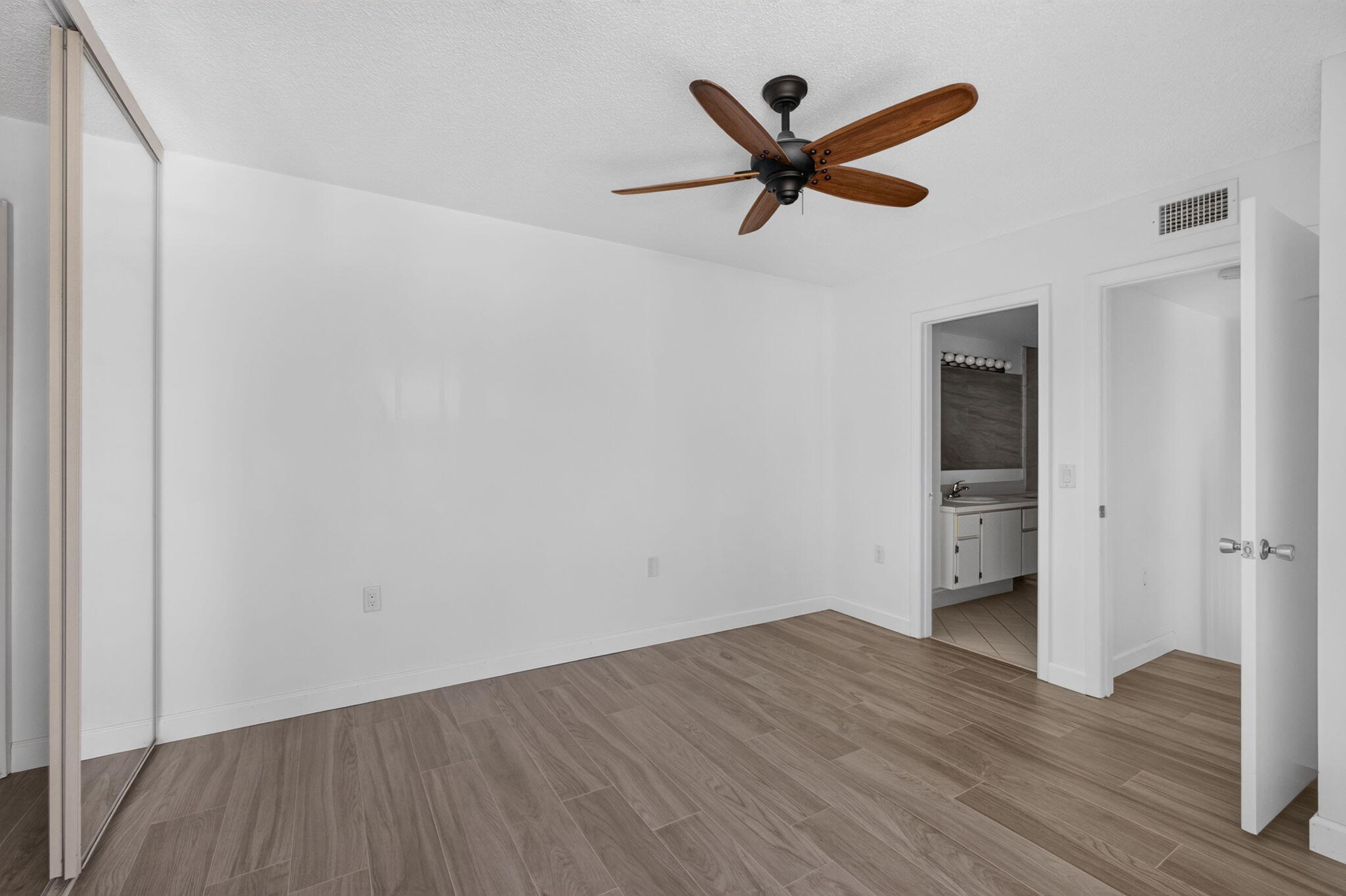 WATERSIDE LUXURY TOWNHOMES CONDO - Residential Lease