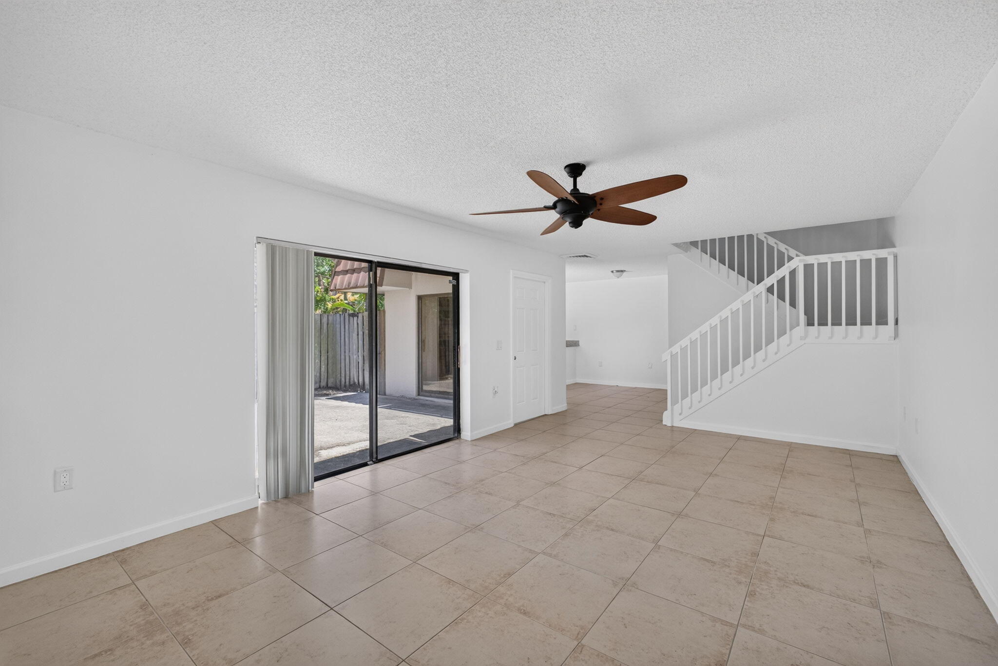 WATERSIDE LUXURY TOWNHOMES CONDO - Residential Lease