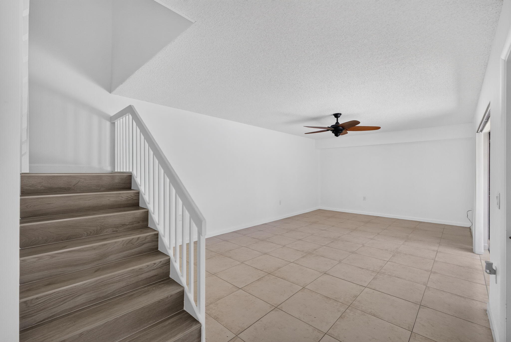 WATERSIDE LUXURY TOWNHOMES CONDO - Residential Lease