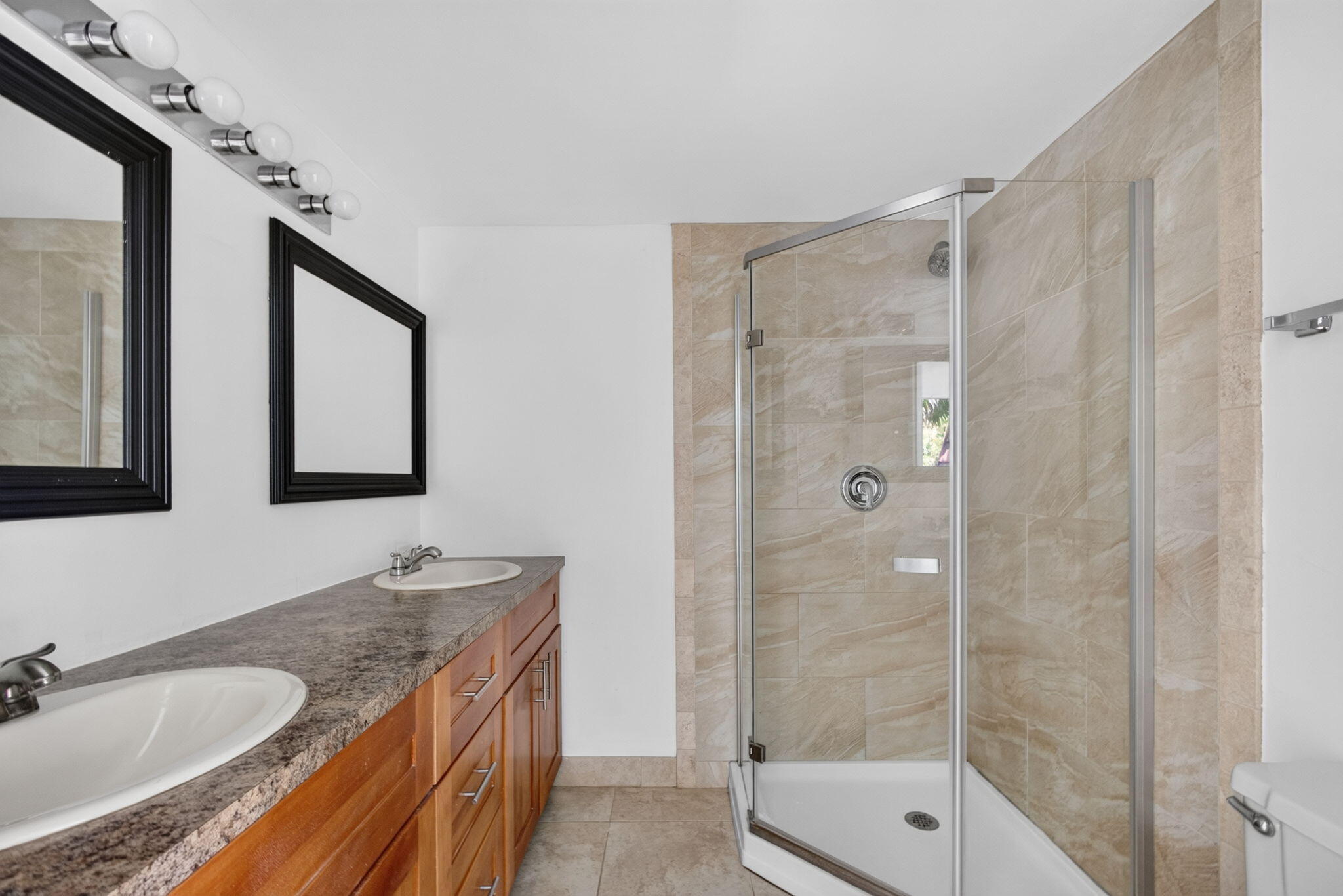 WATERSIDE LUXURY TOWNHOMES CONDO - Residential Lease