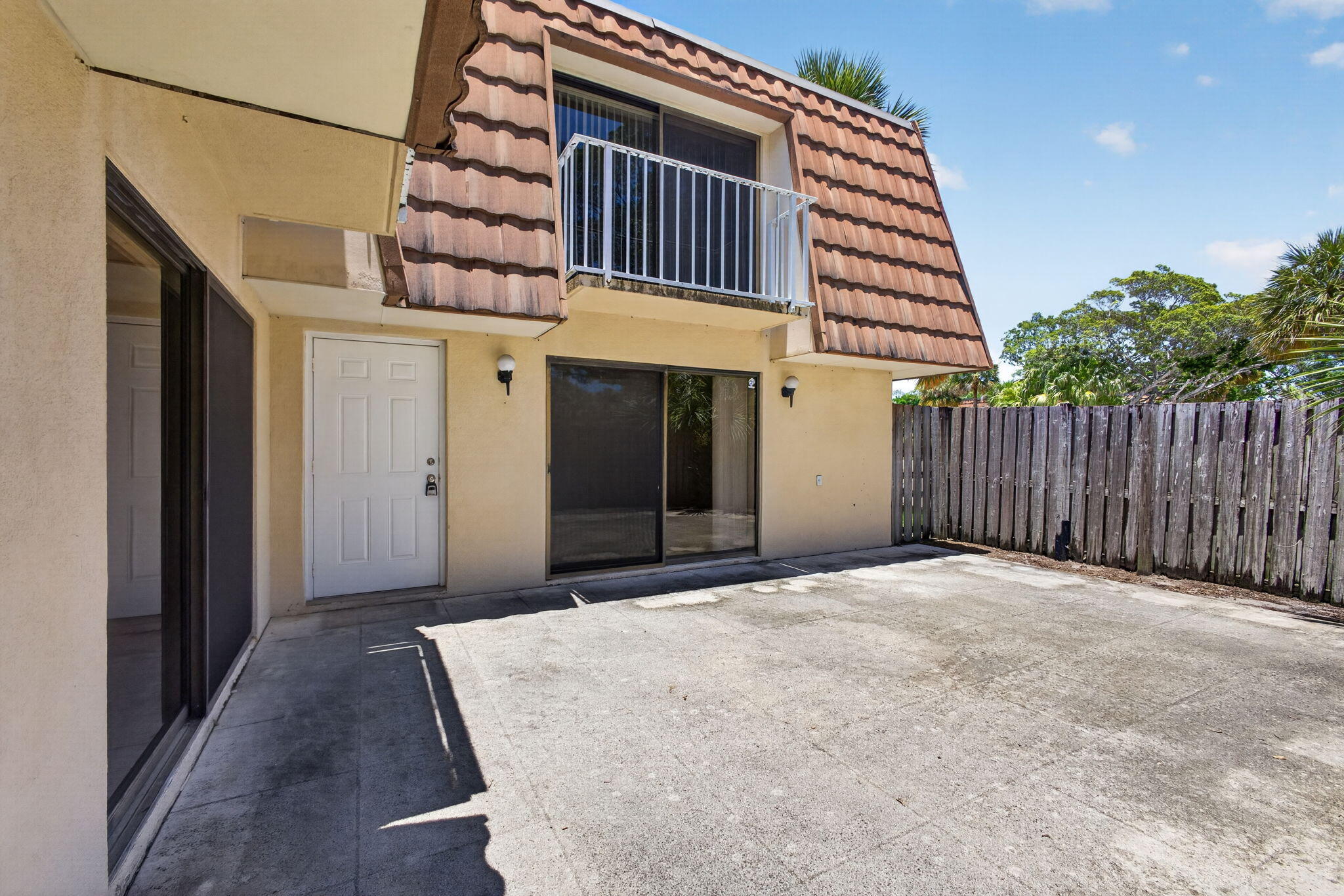 WATERSIDE LUXURY TOWNHOMES CONDO - Residential Lease