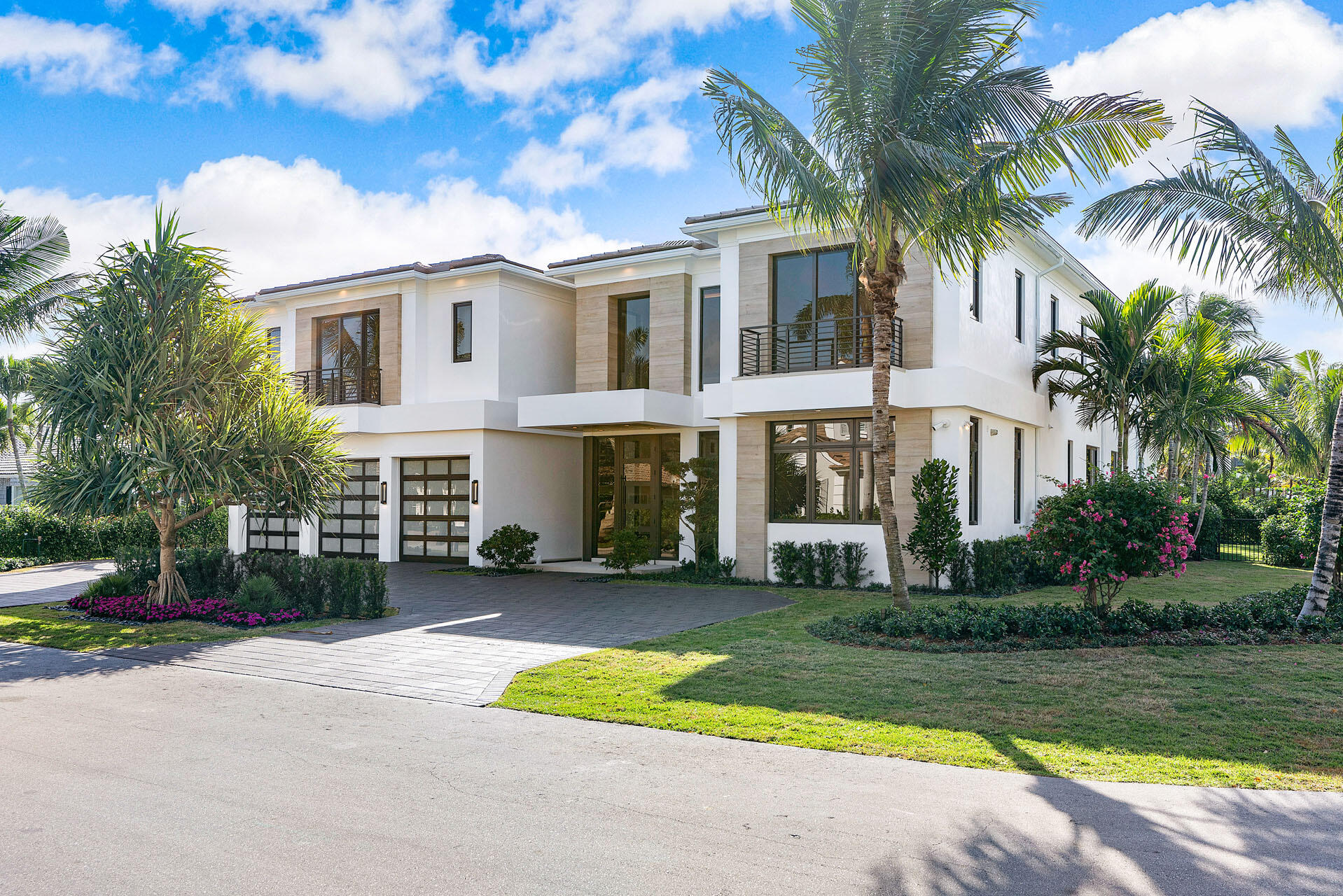 ROYAL PALM YACHT & COUNTRY CLUB - Residential