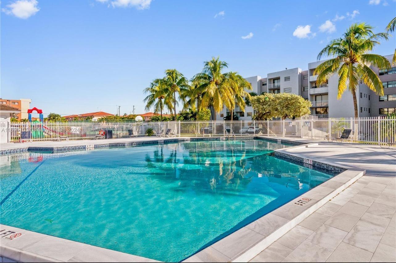 FONTAINEBLEAU GARDENS CONDO - Residential