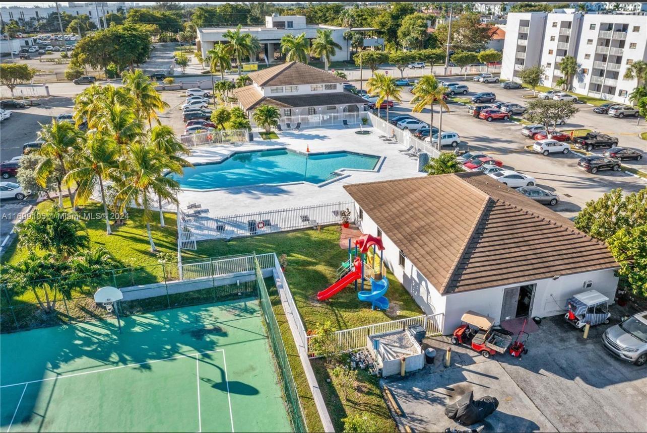 FONTAINEBLEAU GARDENS CONDO - Residential