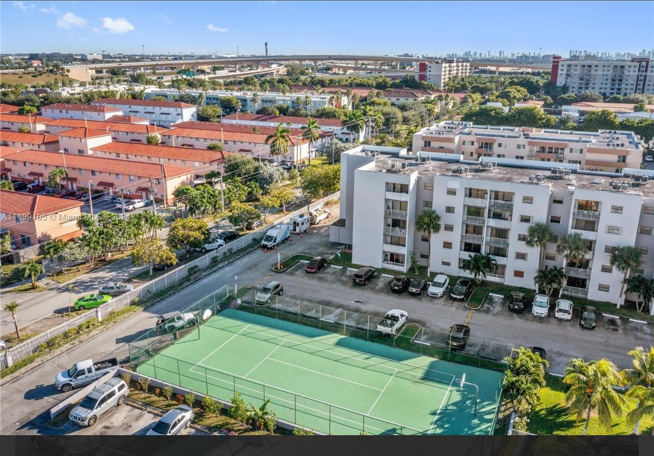 FONTAINEBLEAU GARDENS CONDO - Residential
