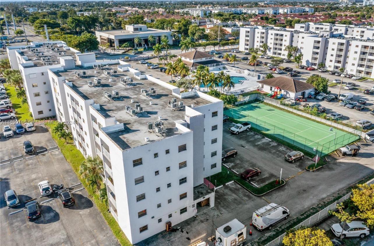 FONTAINEBLEAU GARDENS CONDO - Residential