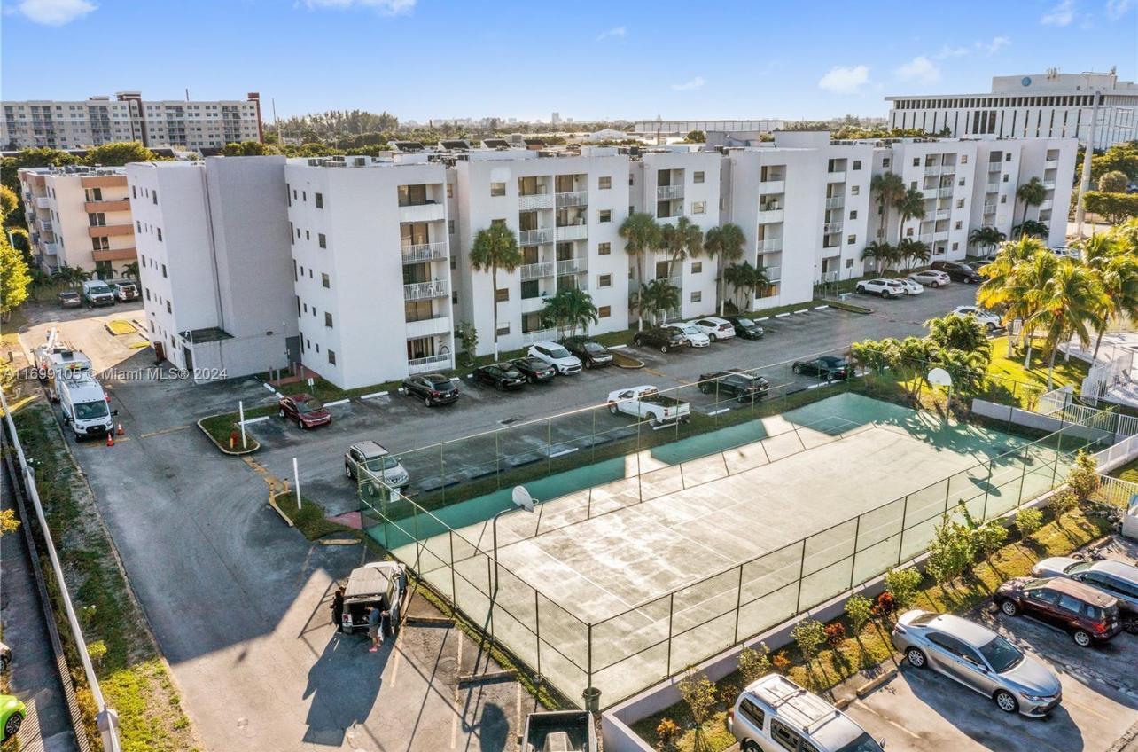 FONTAINEBLEAU GARDENS CONDO - Residential
