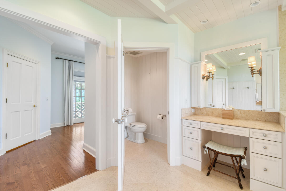 SEVEN OAKS ISLAND - Residential