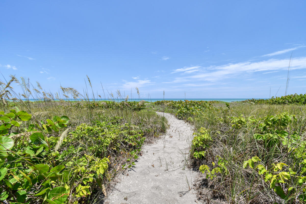 SEVEN OAKS ISLAND - Residential