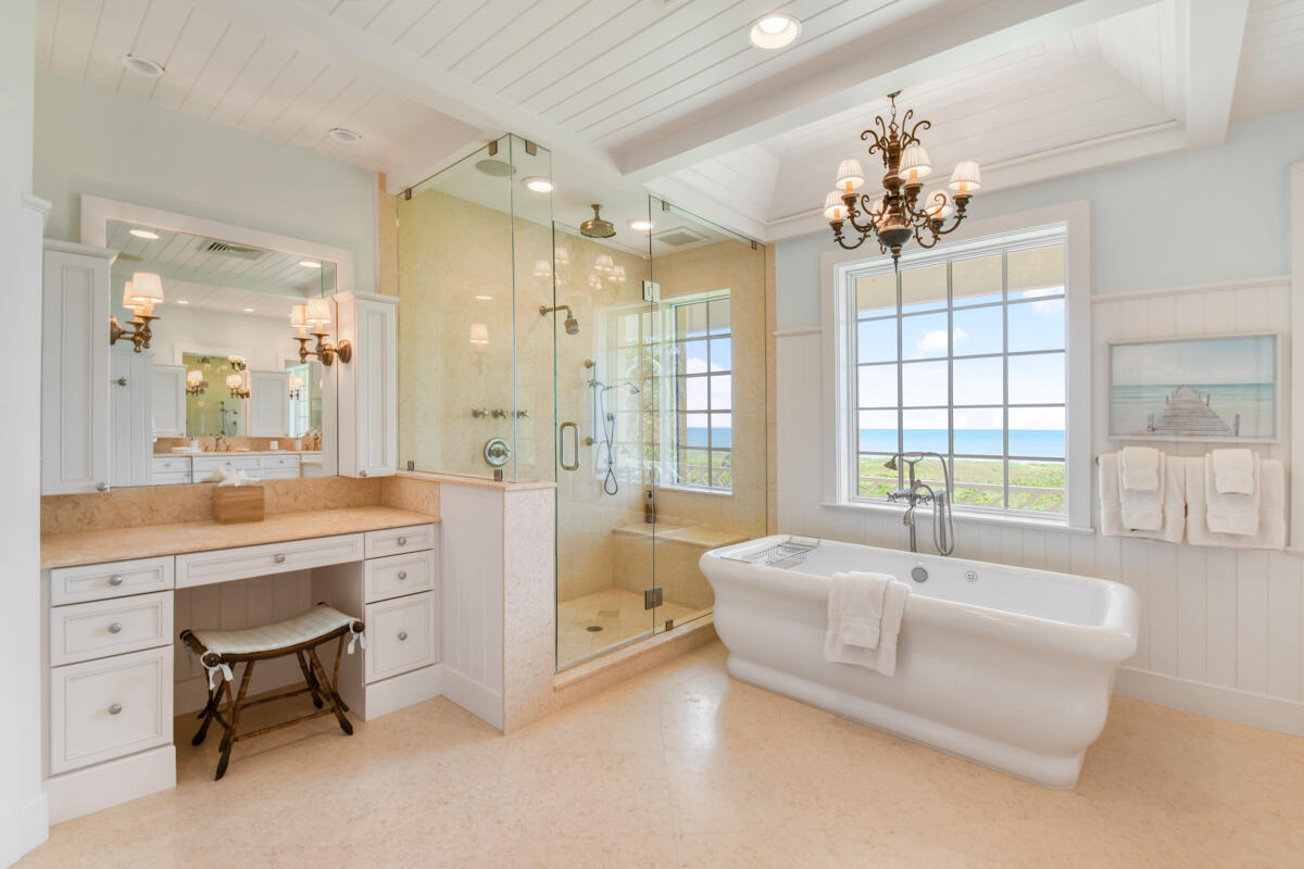 SEVEN OAKS ISLAND - Residential