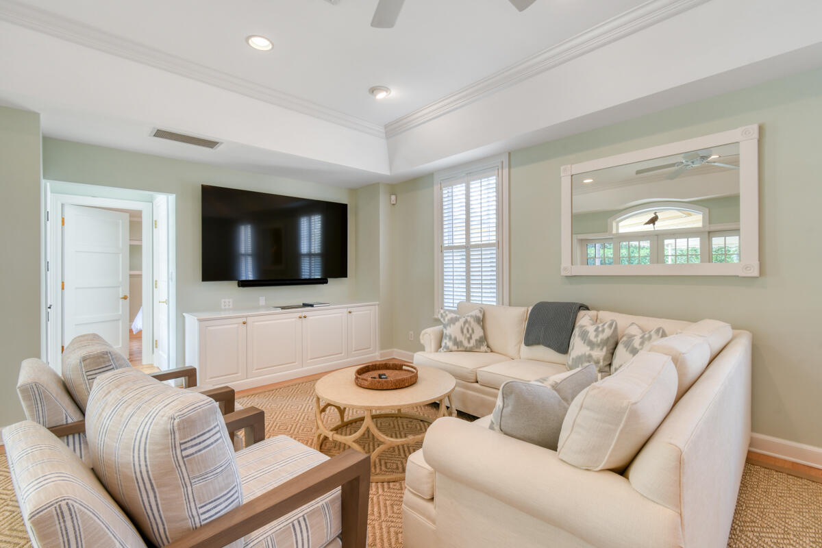 SEVEN OAKS ISLAND - Residential