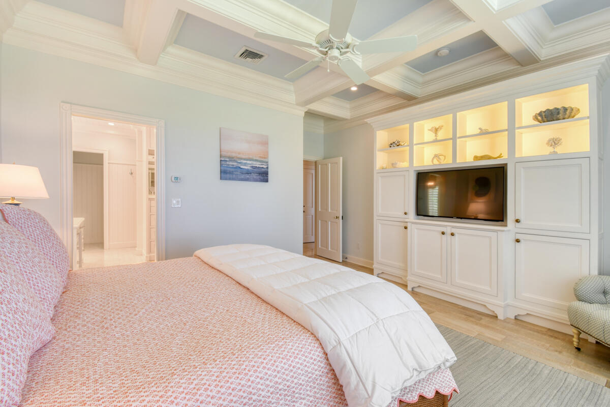 SEVEN OAKS ISLAND - Residential