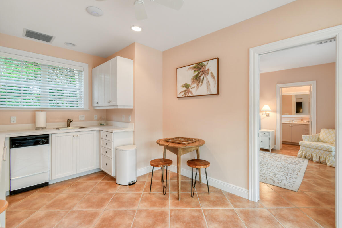SEVEN OAKS ISLAND - Residential