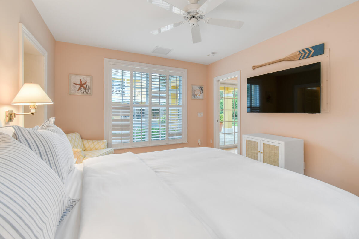 SEVEN OAKS ISLAND - Residential