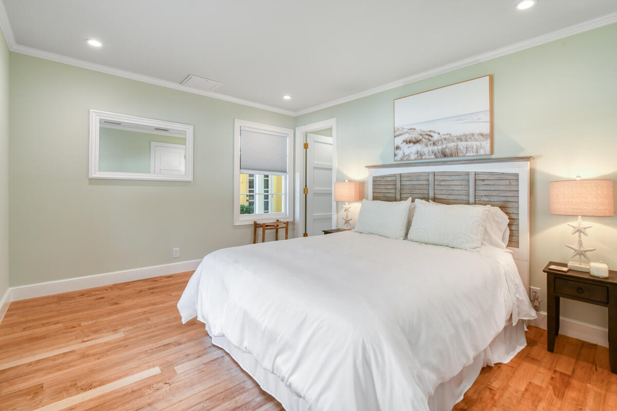 SEVEN OAKS ISLAND - Residential