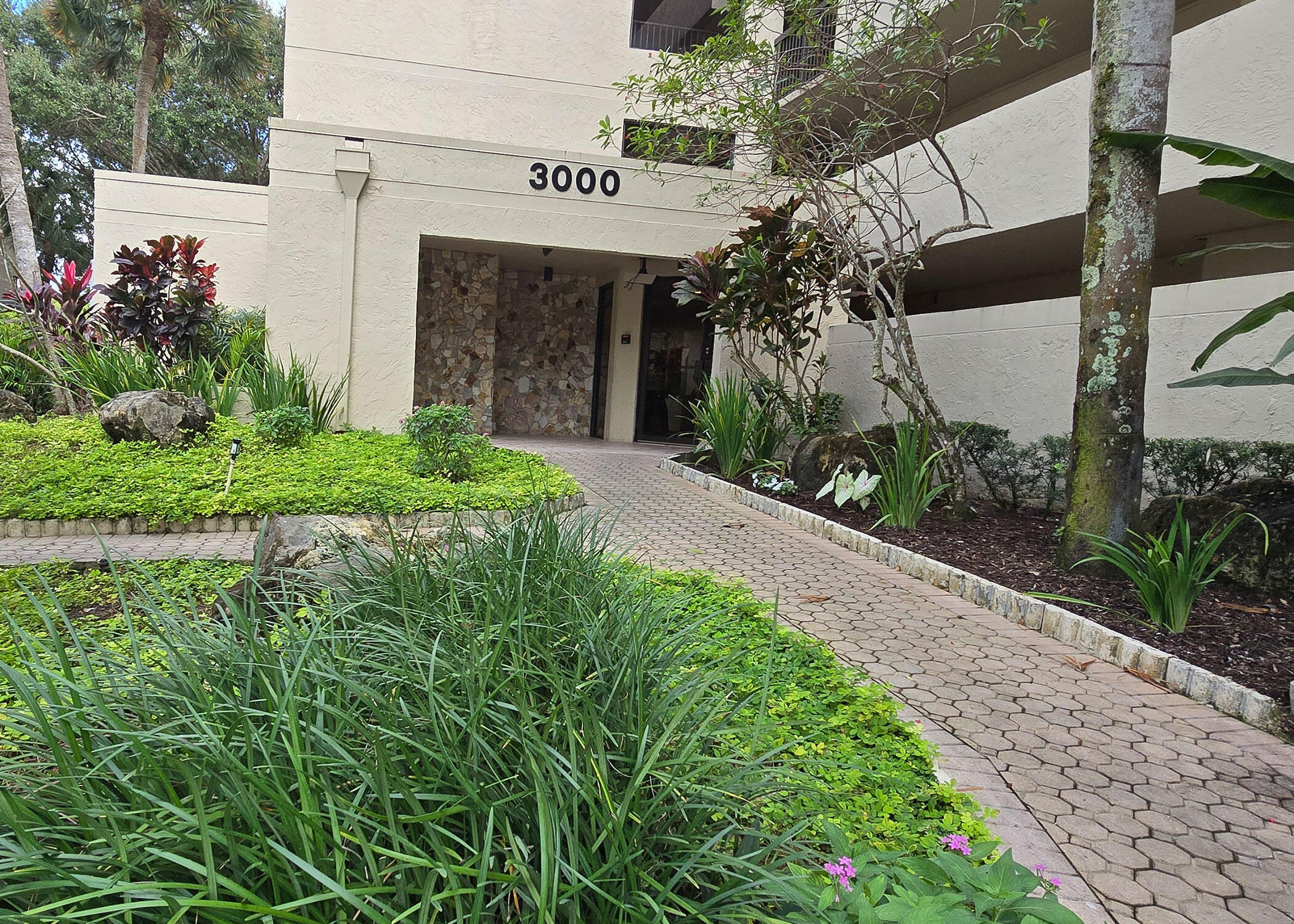 TRADEWINDS B CONDO - Residential Lease