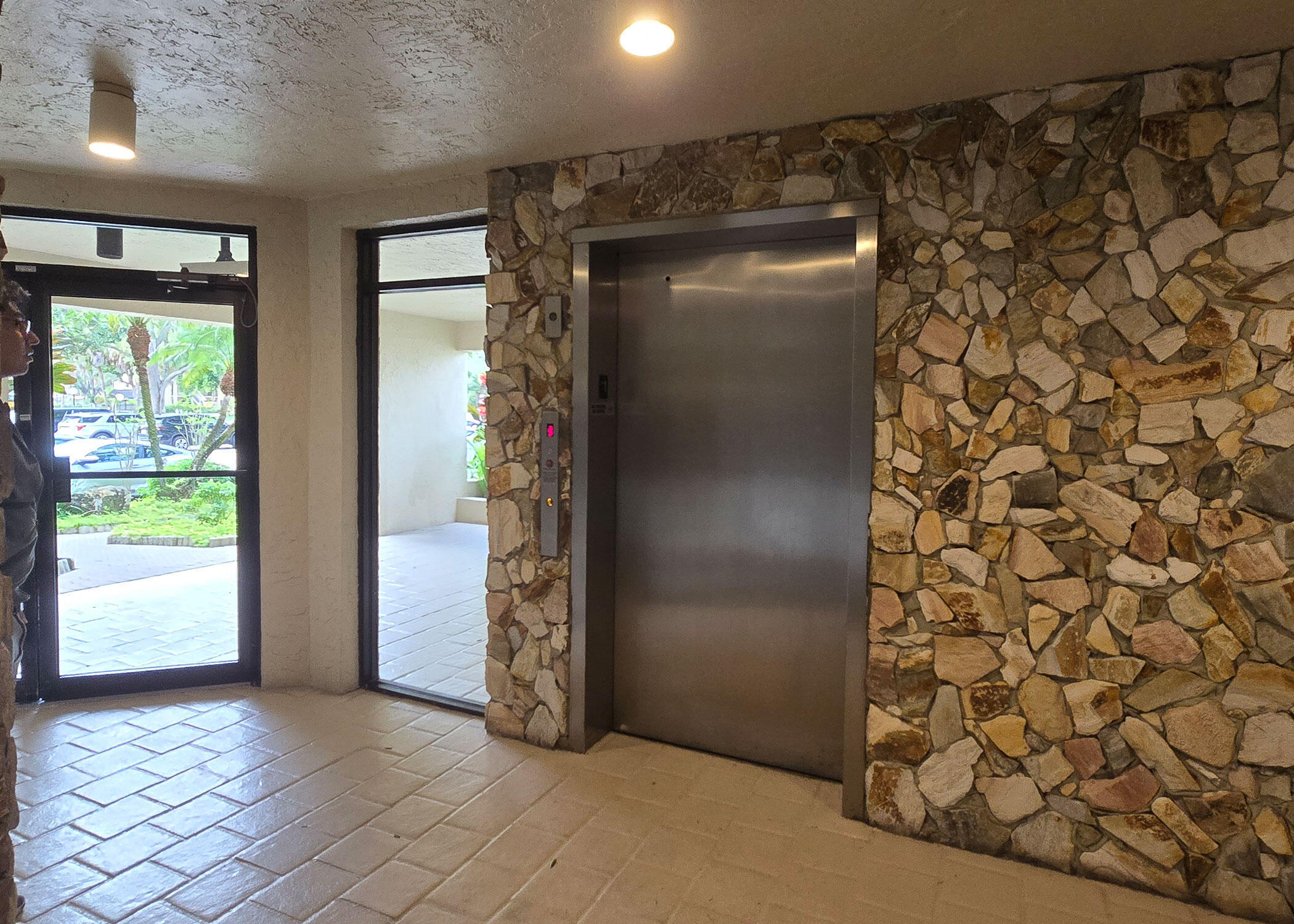 TRADEWINDS B CONDO - Residential Lease