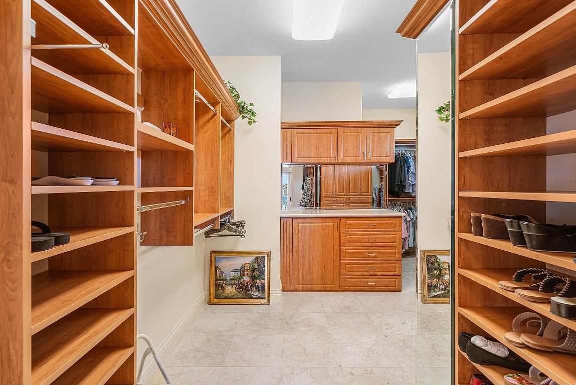 SAILFISH POINT - Residential