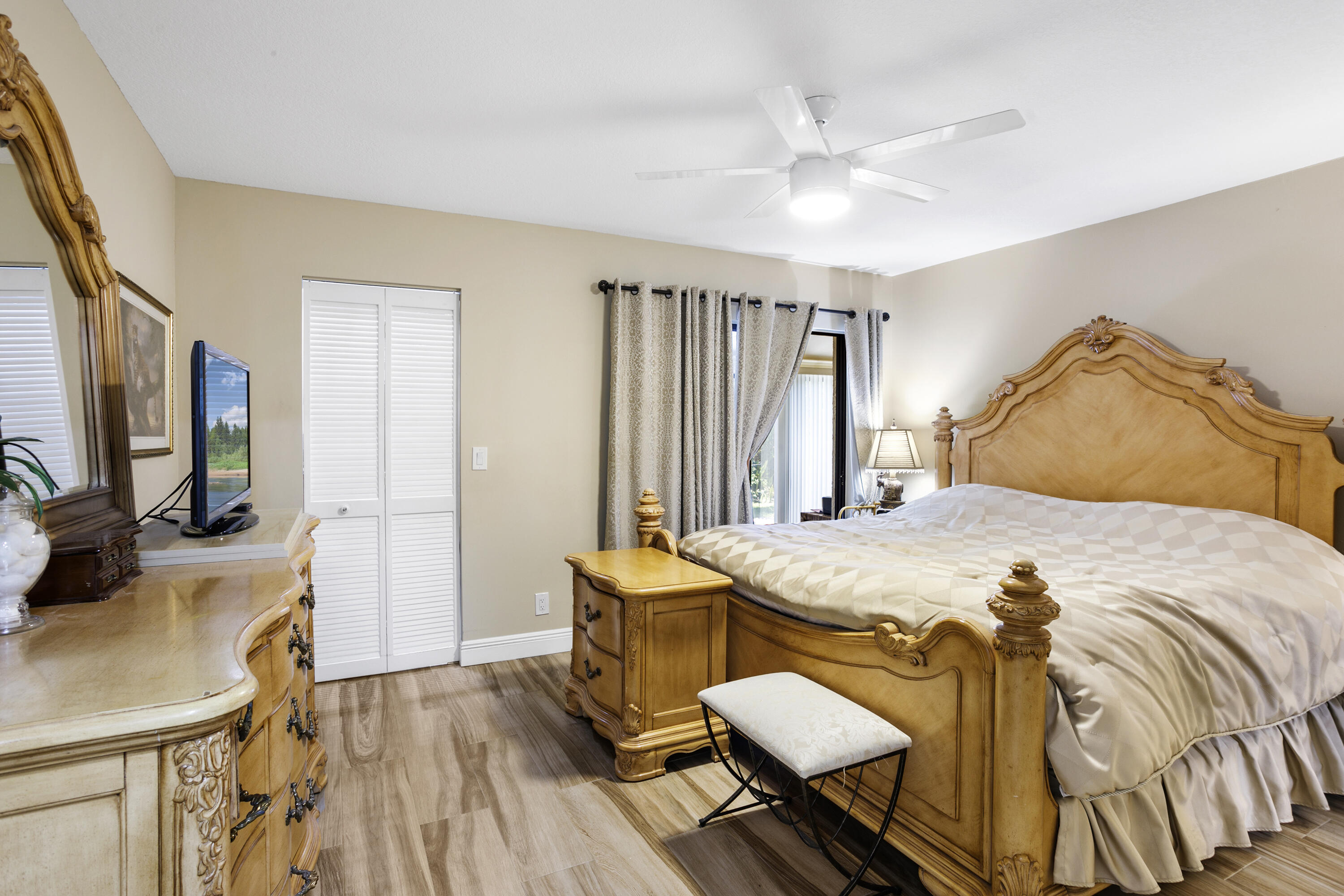 ARBOURS OF THE PALM BEACHES CONDO - Residential