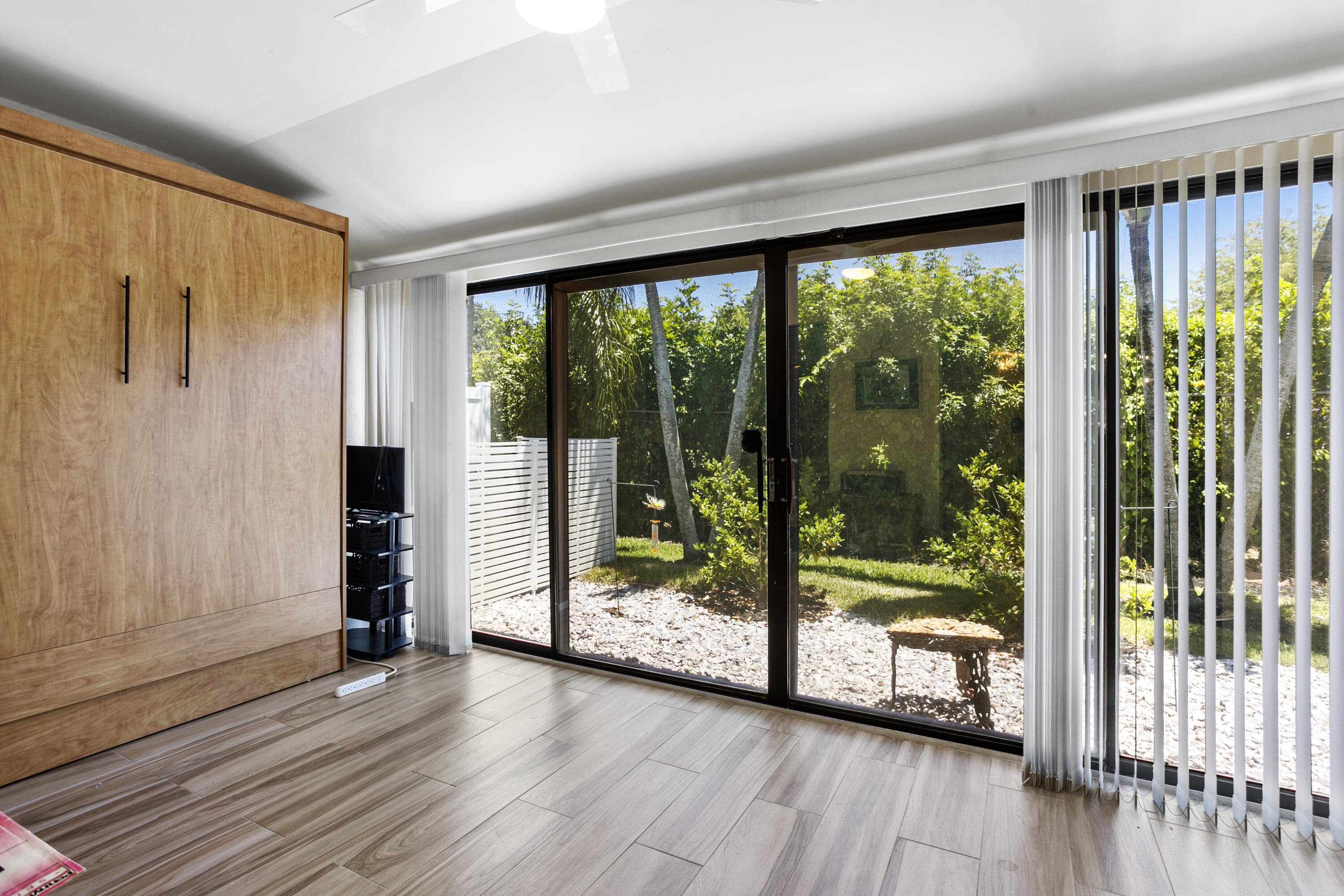 ARBOURS OF THE PALM BEACHES CONDO - Residential
