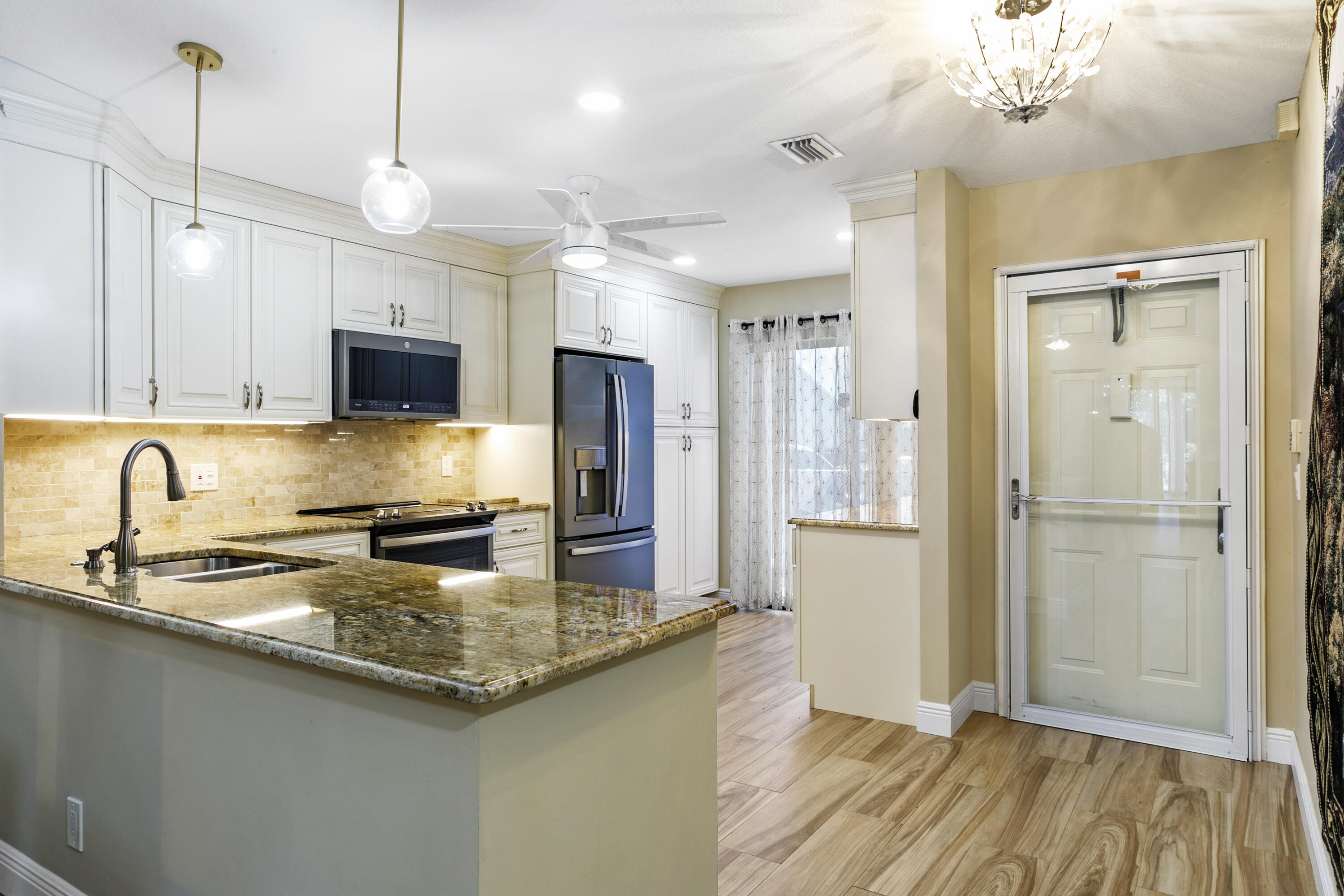 ARBOURS OF THE PALM BEACHES CONDO - Residential