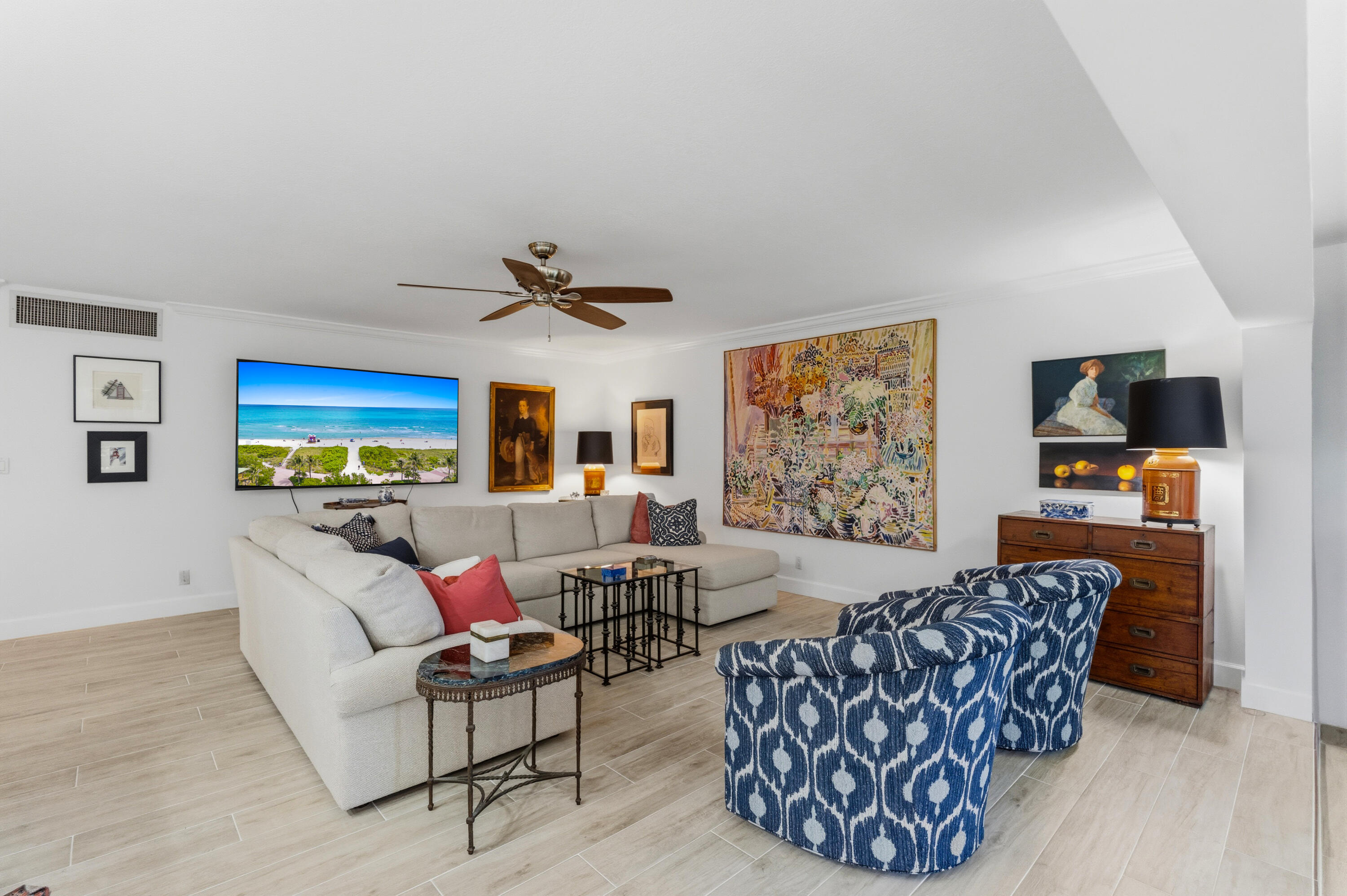 WINSTON CONDO - Residential