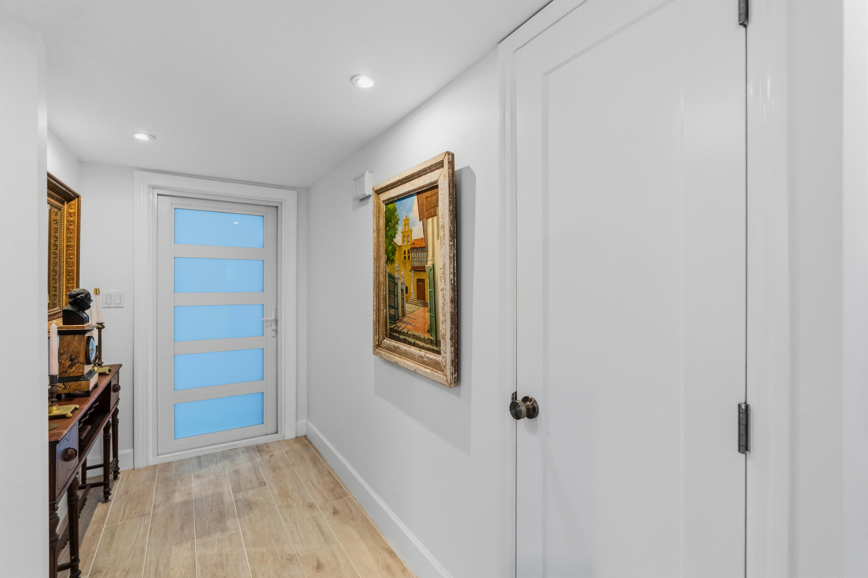WINSTON CONDO - Residential