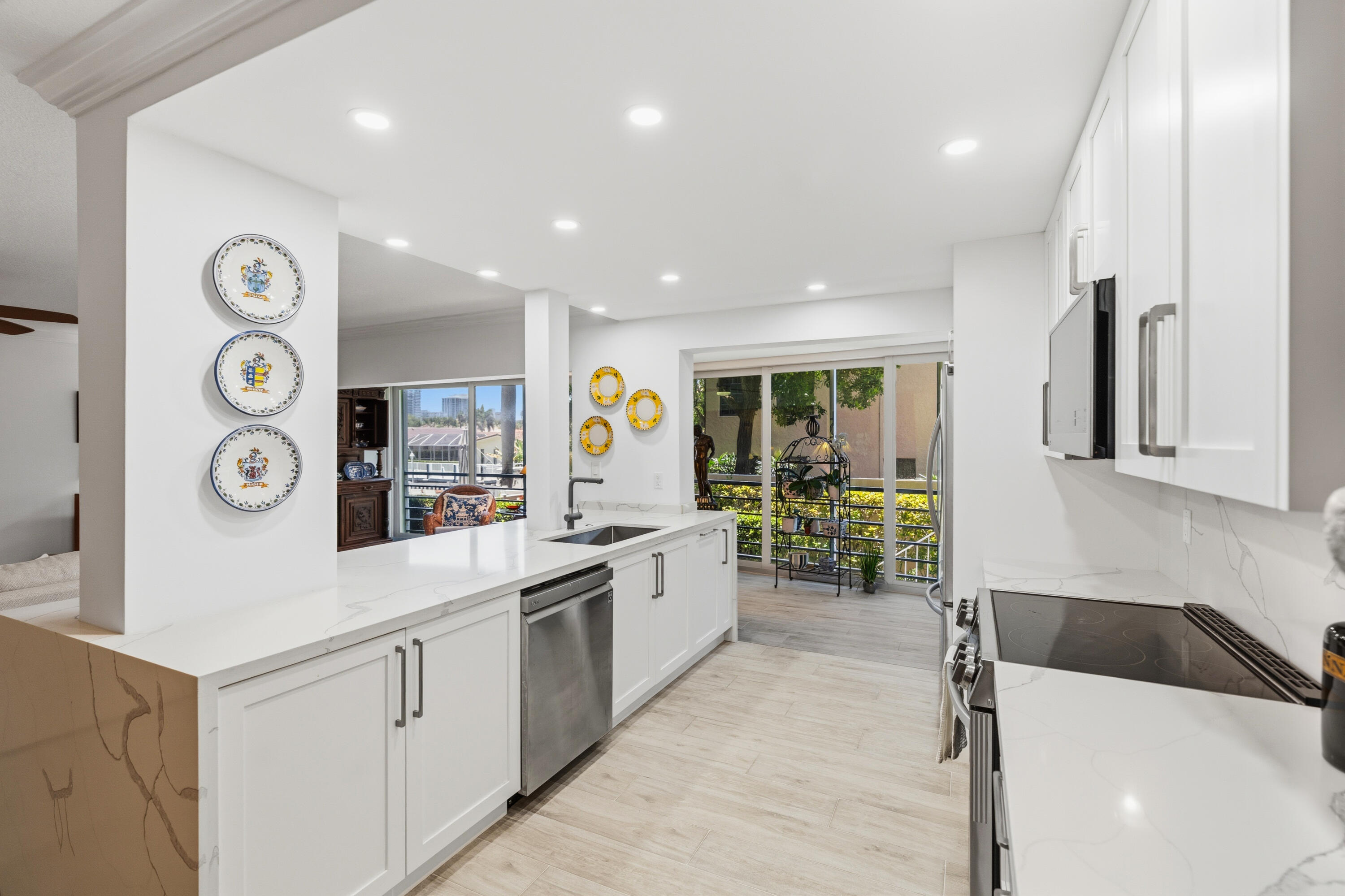 WINSTON CONDO - Residential