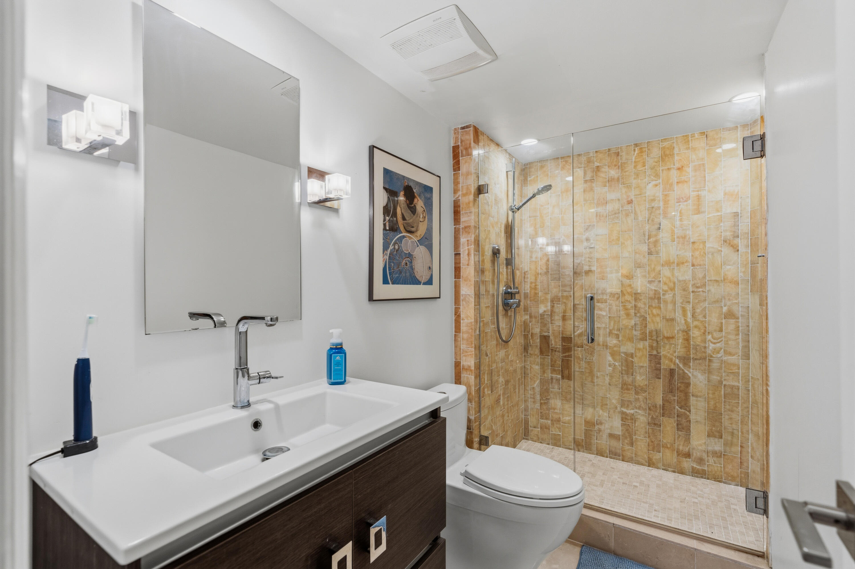 WINSTON CONDO - Residential