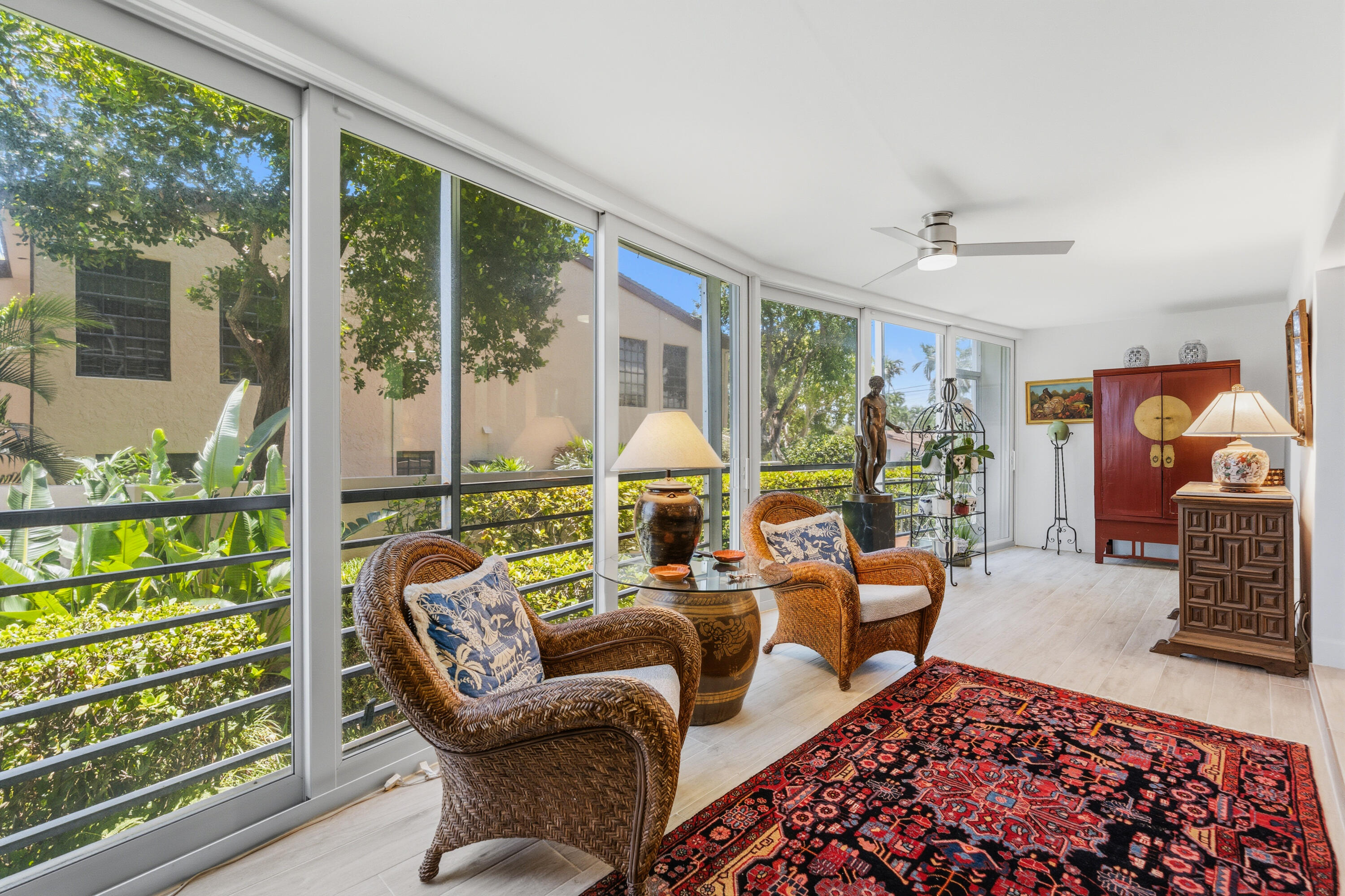 WINSTON CONDO - Residential