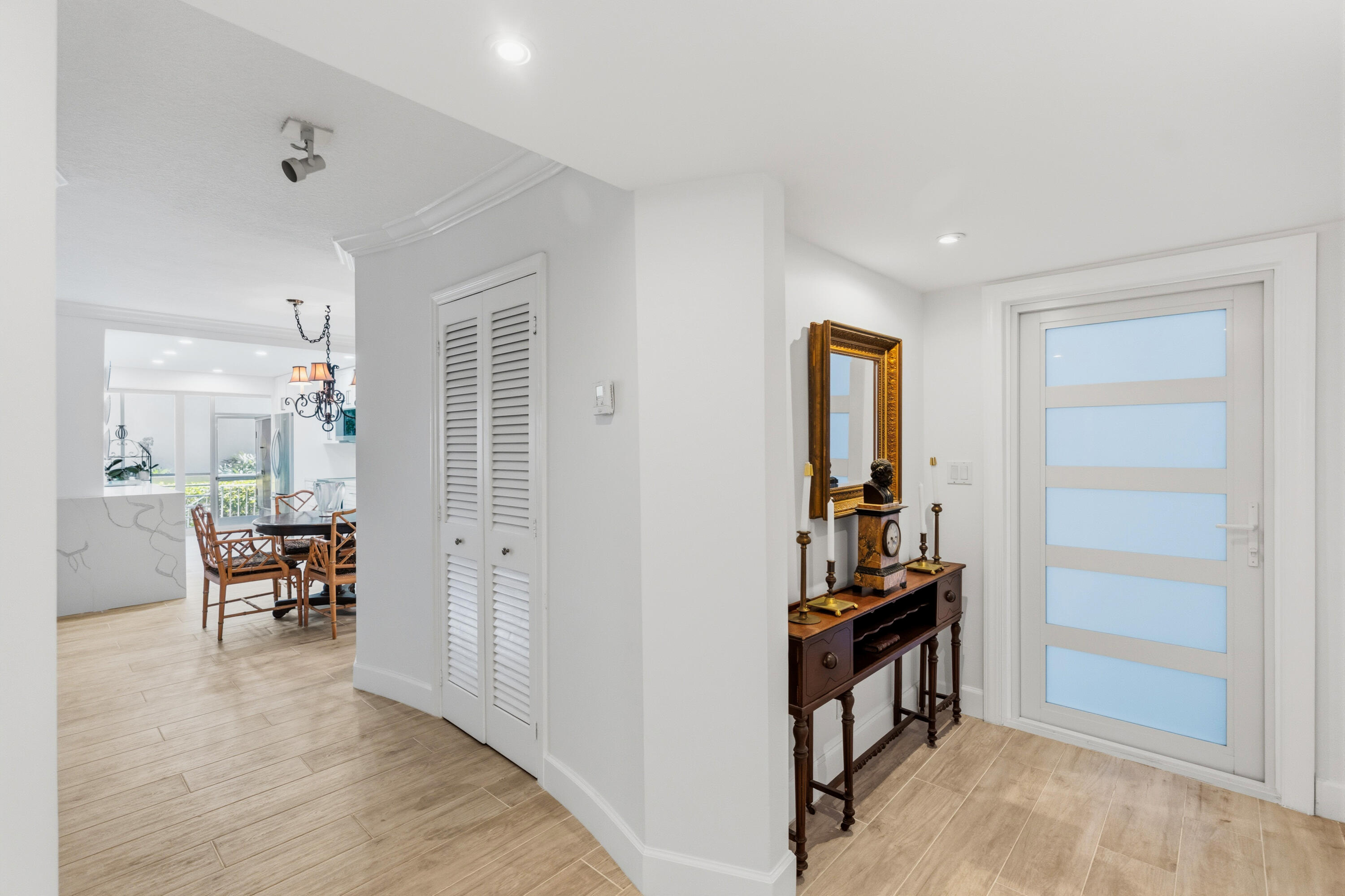 WINSTON CONDO - Residential