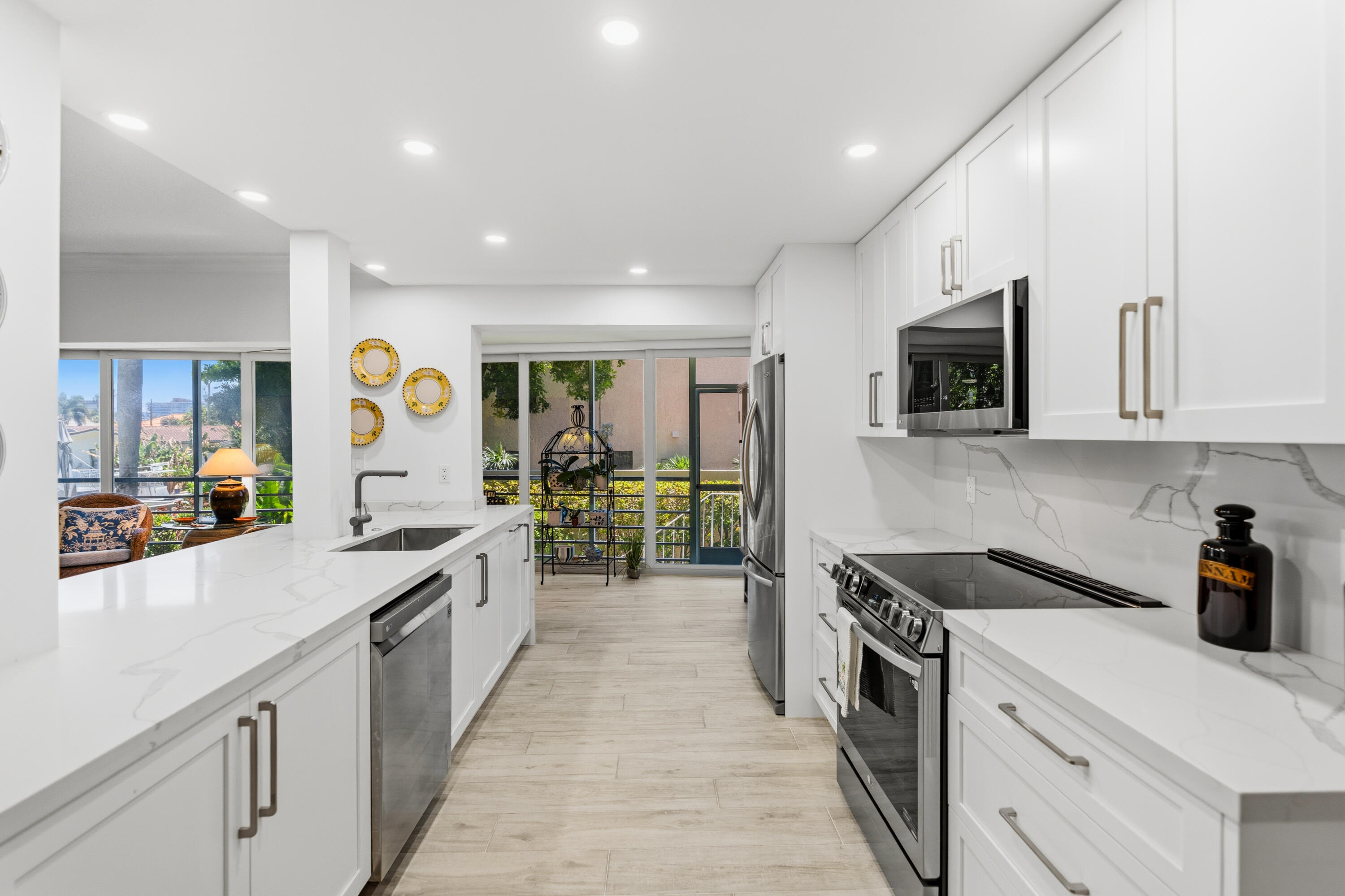 WINSTON CONDO - Residential