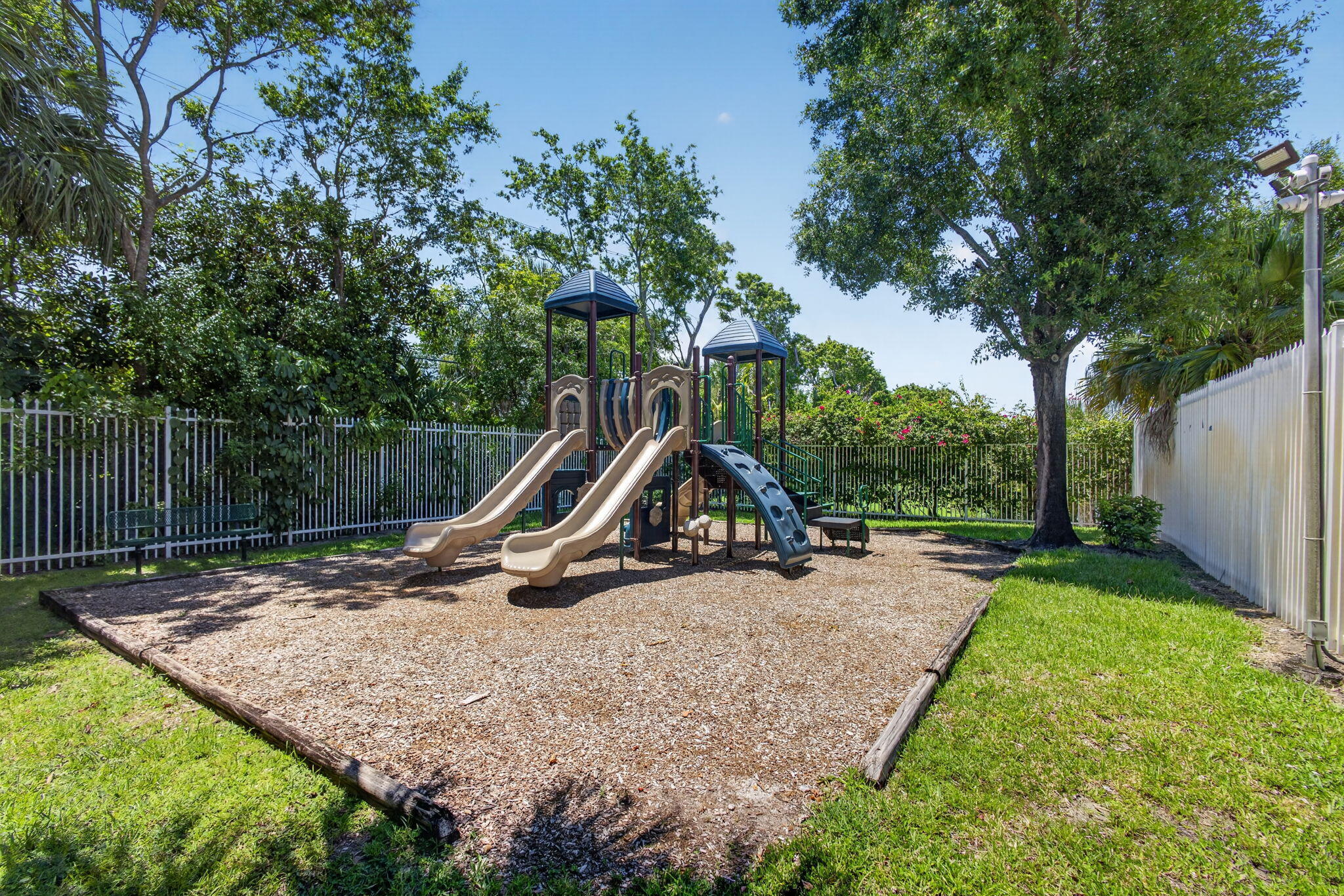 SUMMIT LAKE - Residential