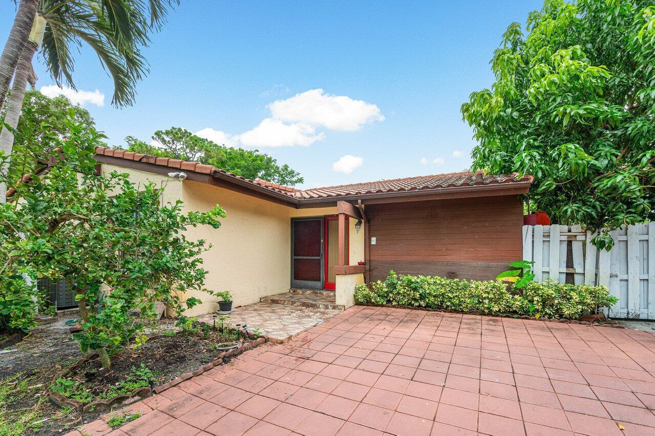 LANTANA PINES 1 SPORTSMENS CLUB - Residential Lease