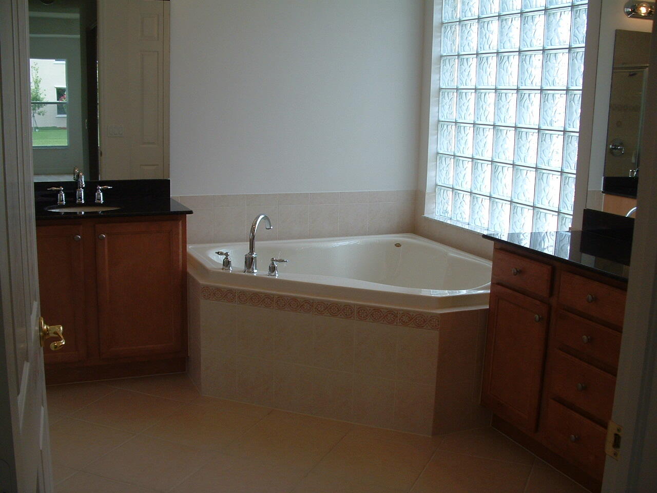 BOTANICA LAKES - Residential