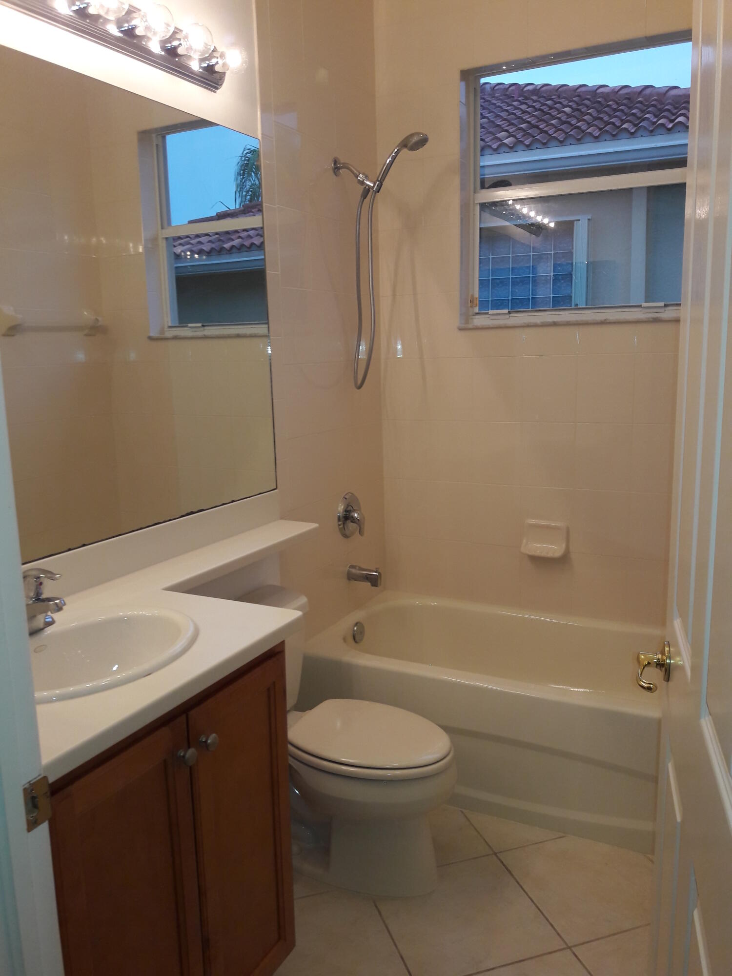 BOTANICA LAKES - Residential